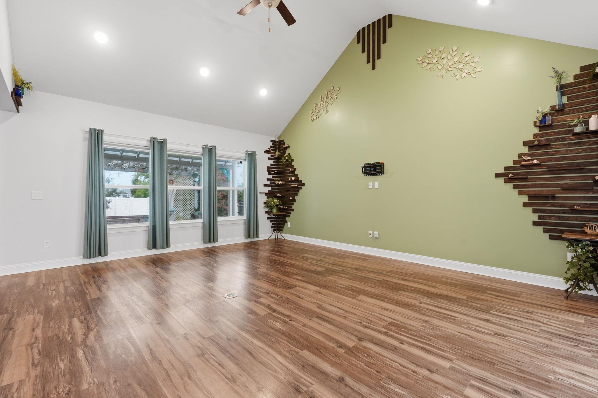 564 Hickman St. Property Photo 12
