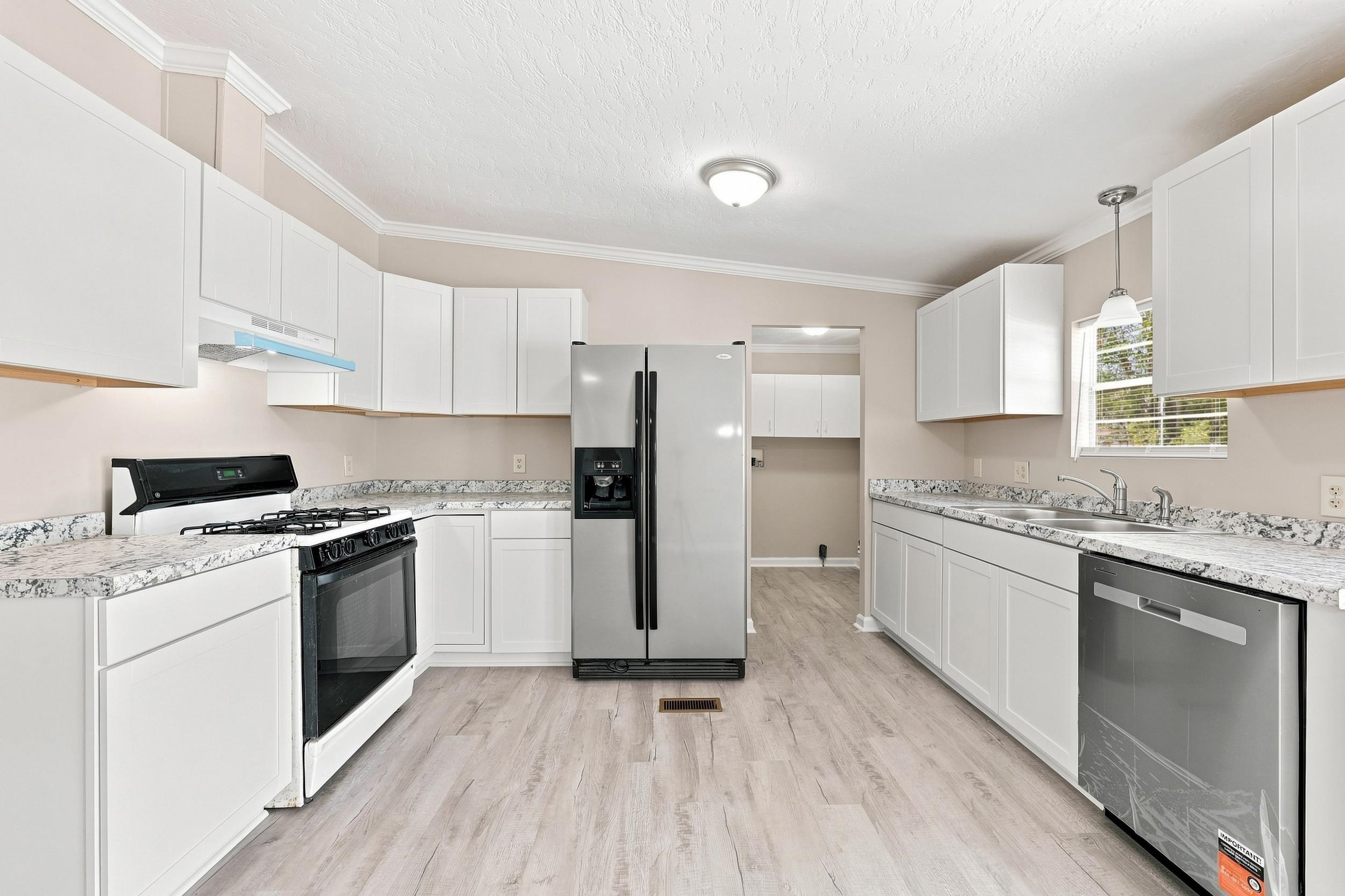 3265 Lyndon Dr. Property Photo 2