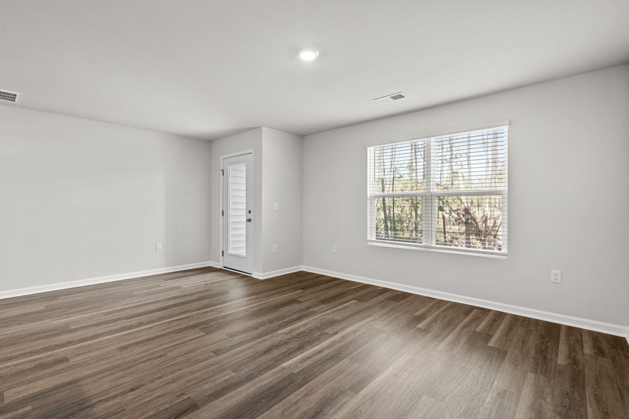 531 Gemstone Blvd Property Photo 4