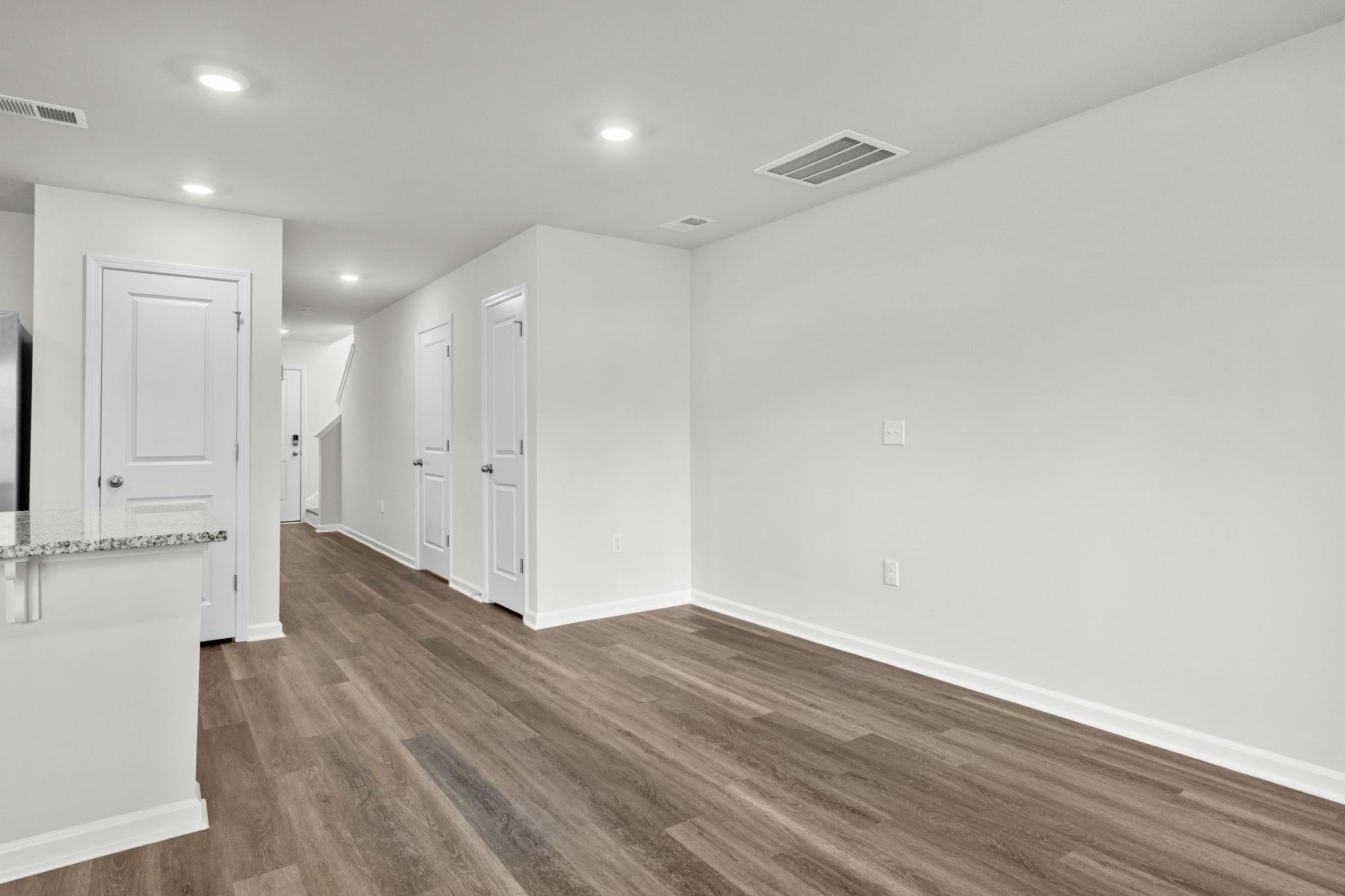 539 Gemstone Blvd Property Photo 8