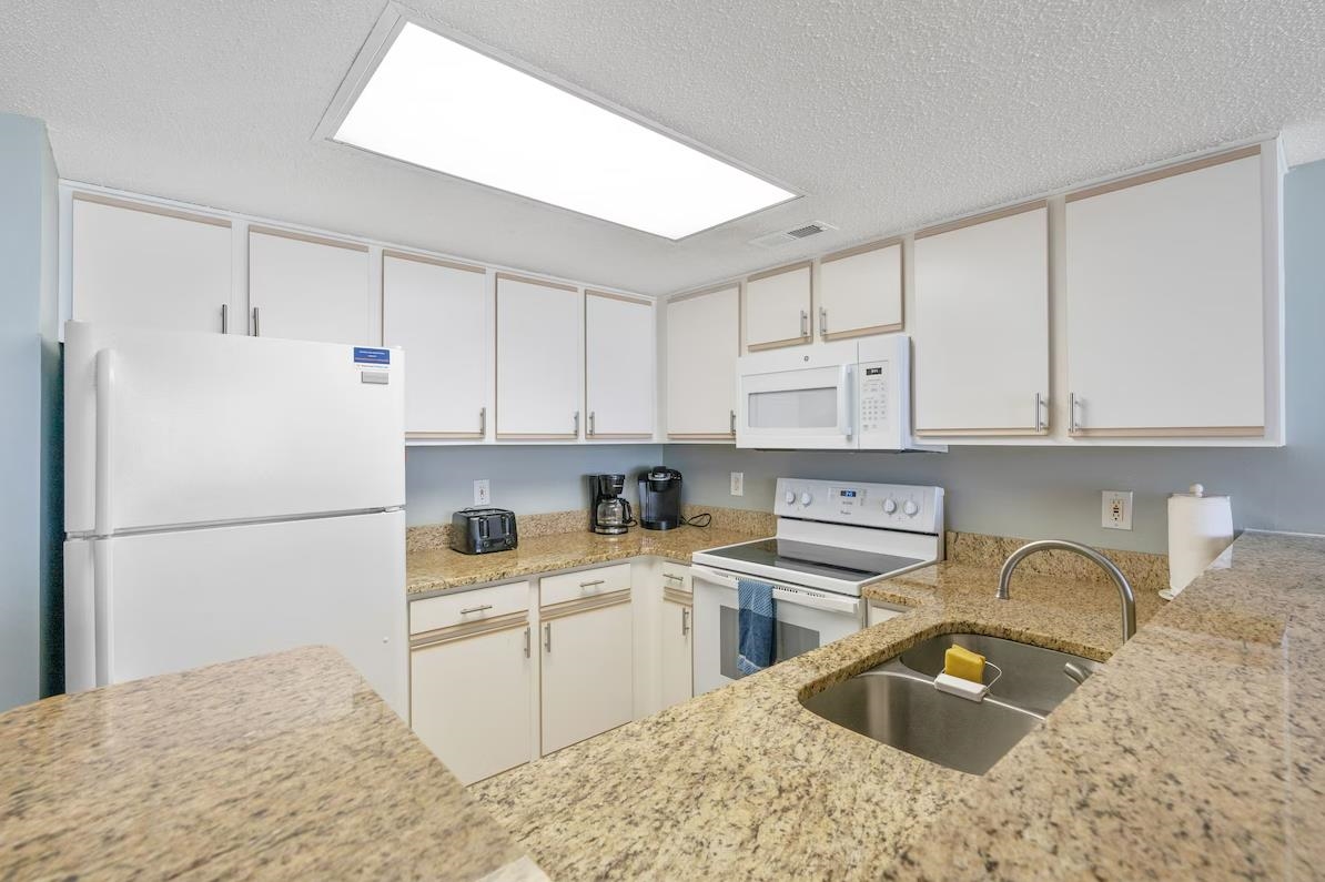 2000 N Ocean Blvd. Property Photo 8