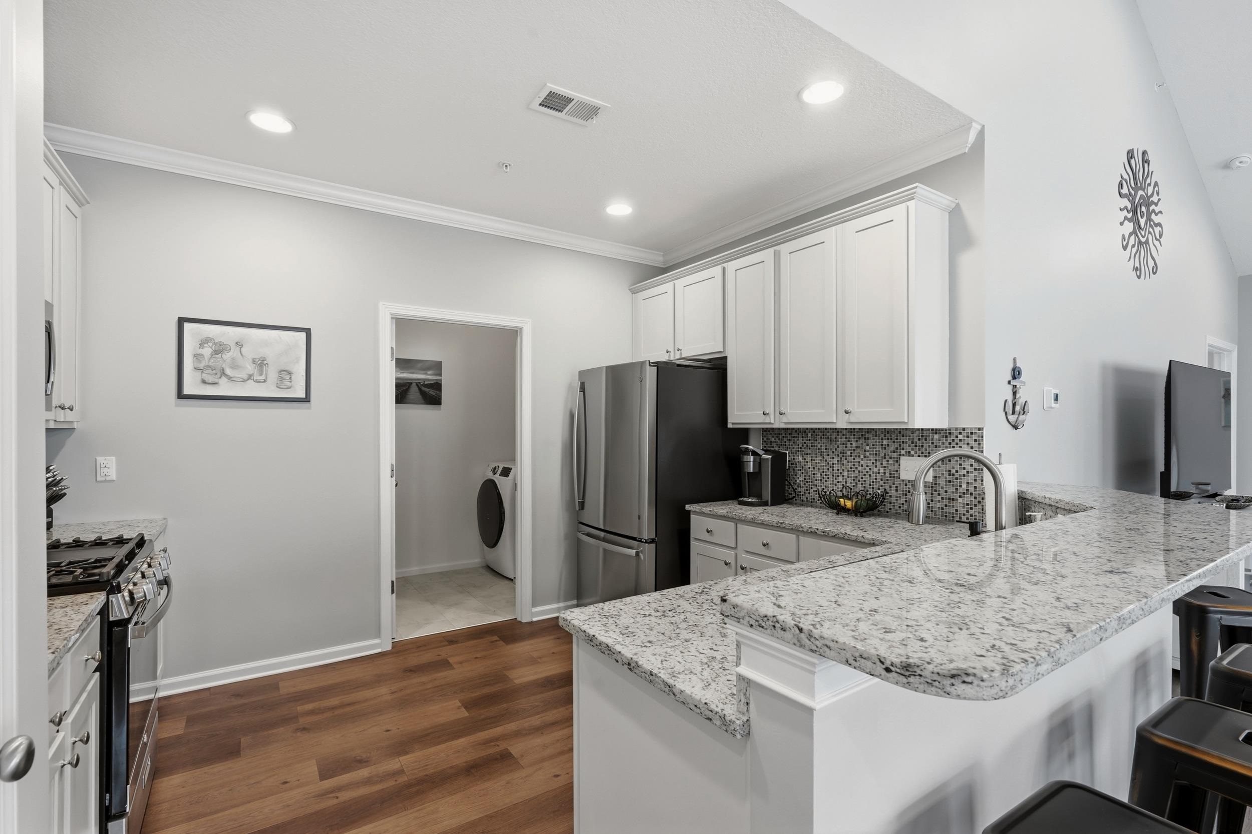 647 Sunnyside Dr. Property Photo 11