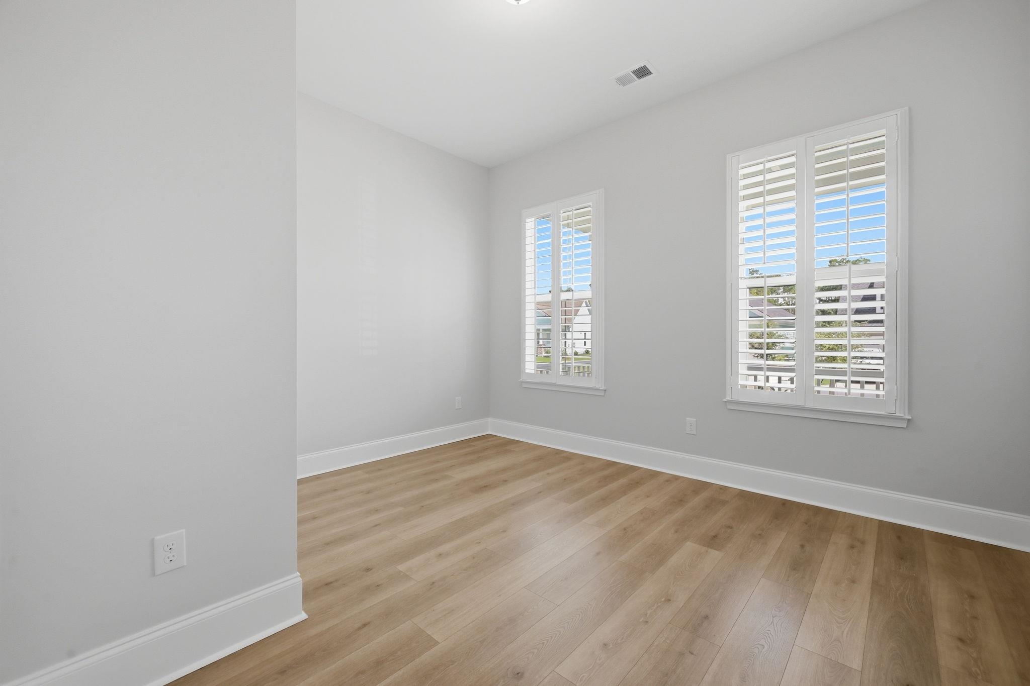 6423 Berg St. Property Photo 4