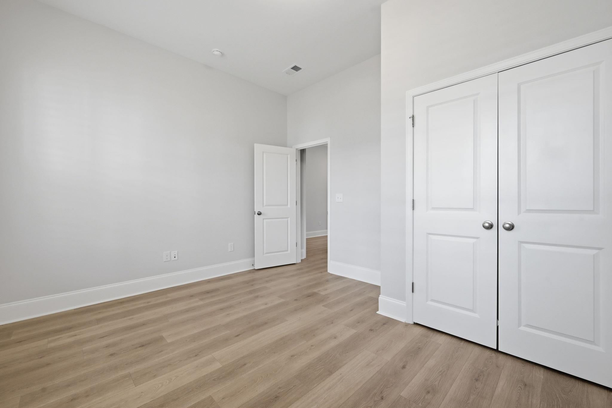 6423 Berg St. Property Photo 5