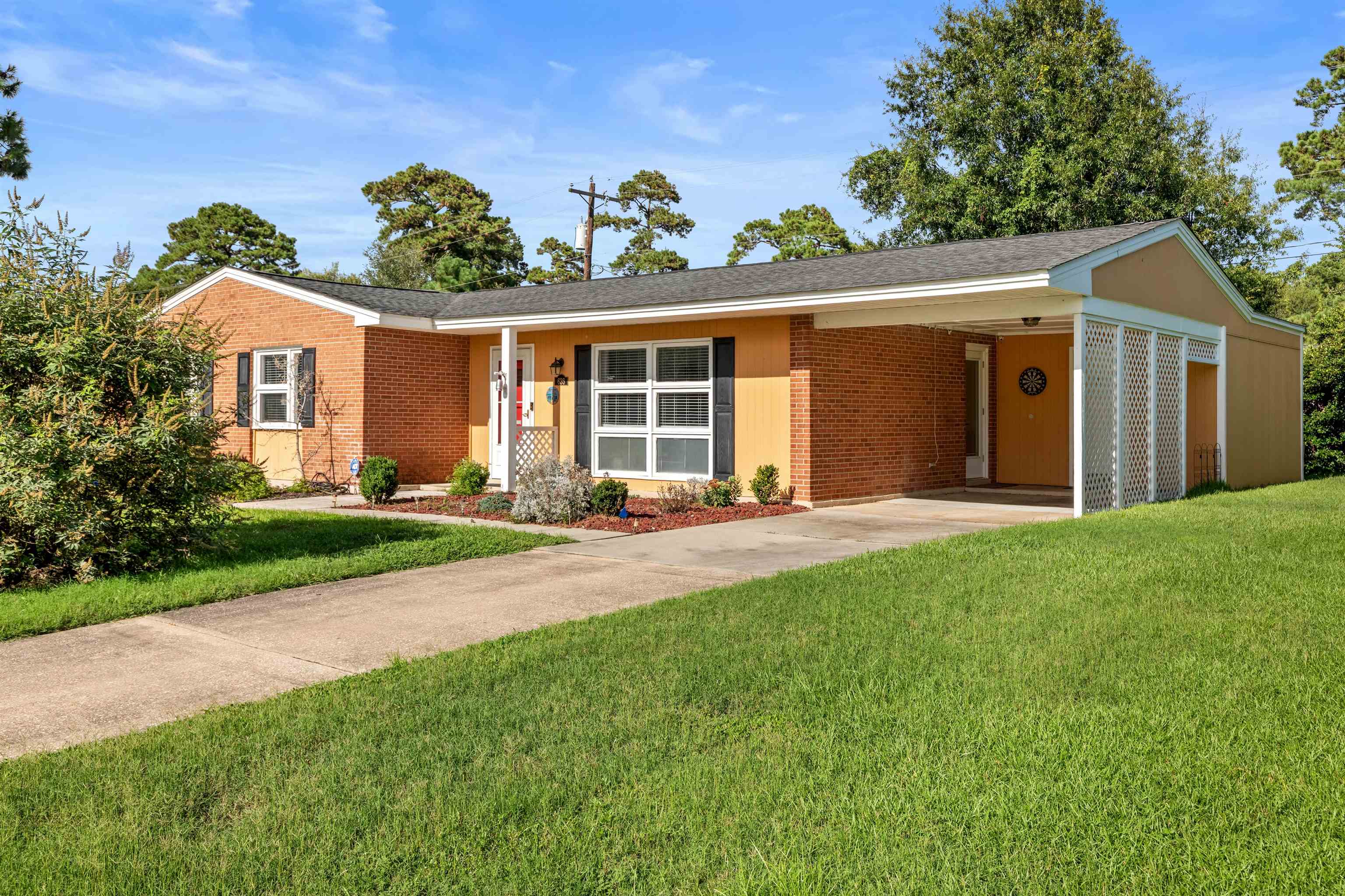 636 Hemlock Ave. Property Photo 1