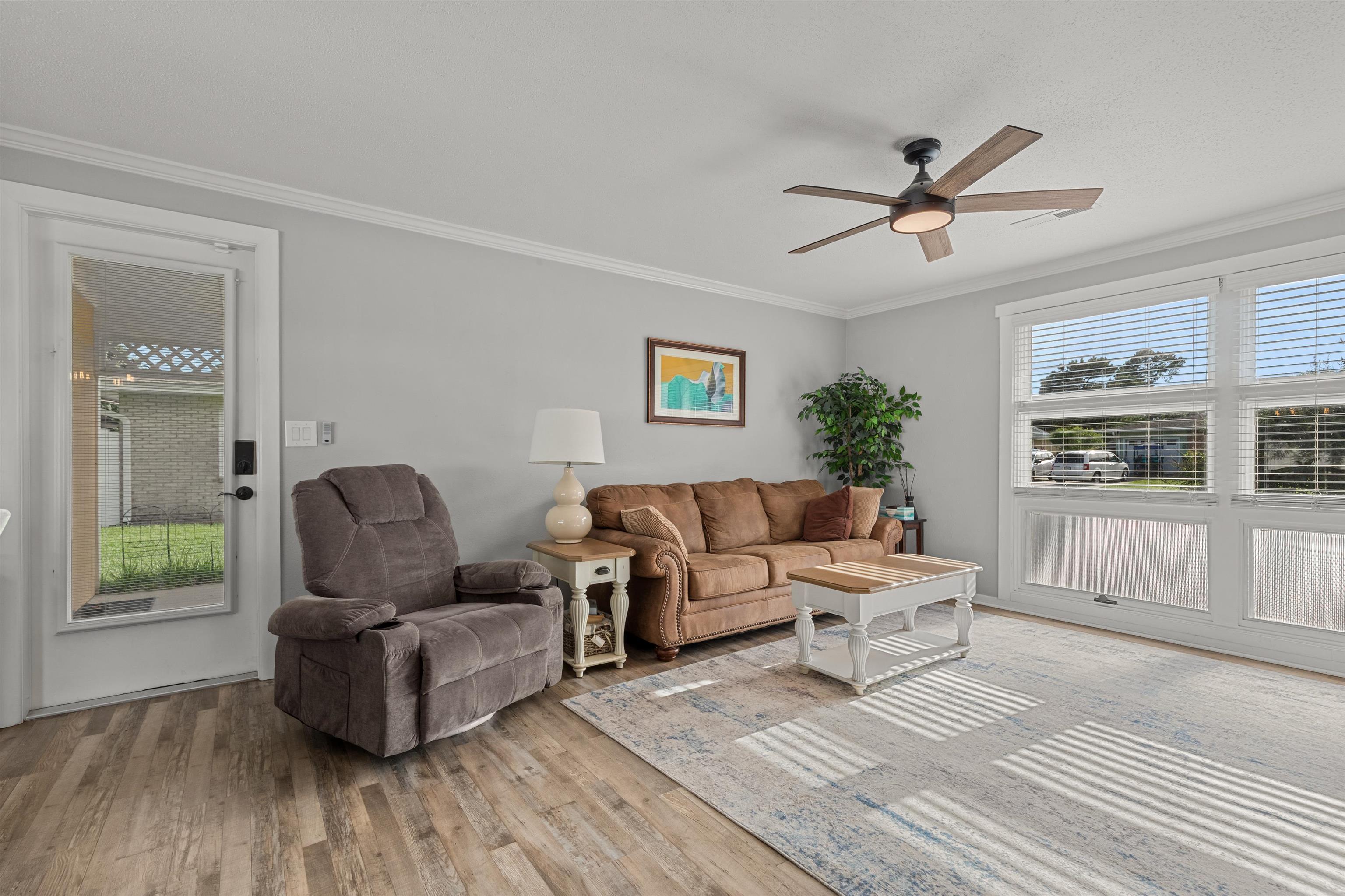 636 Hemlock Ave. Property Photo 12