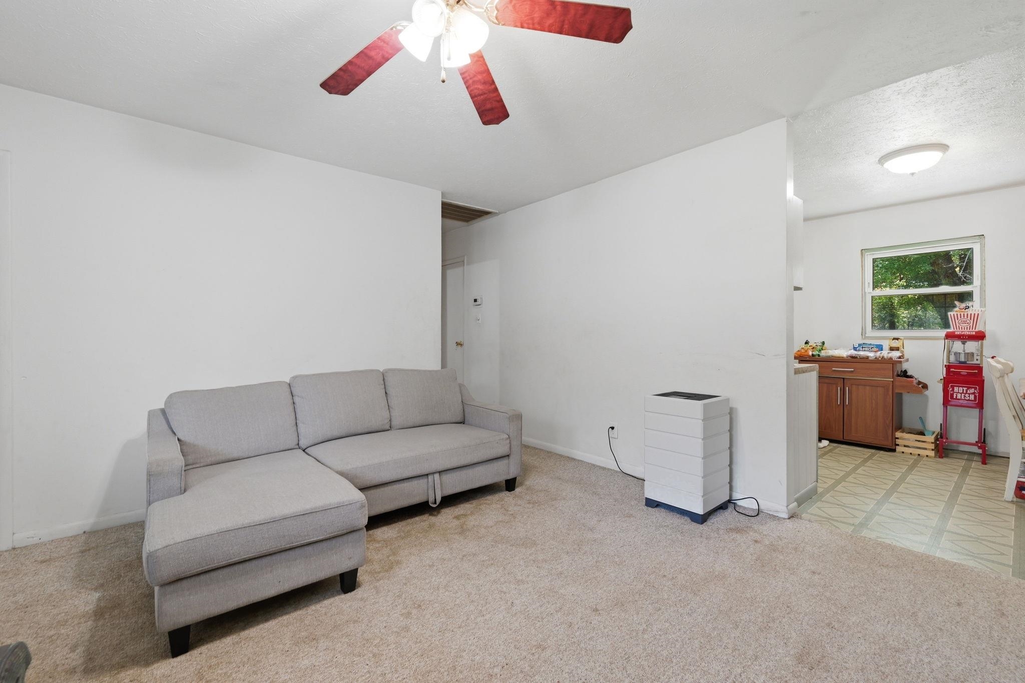1261 Naylor Ave. Property Photo 8