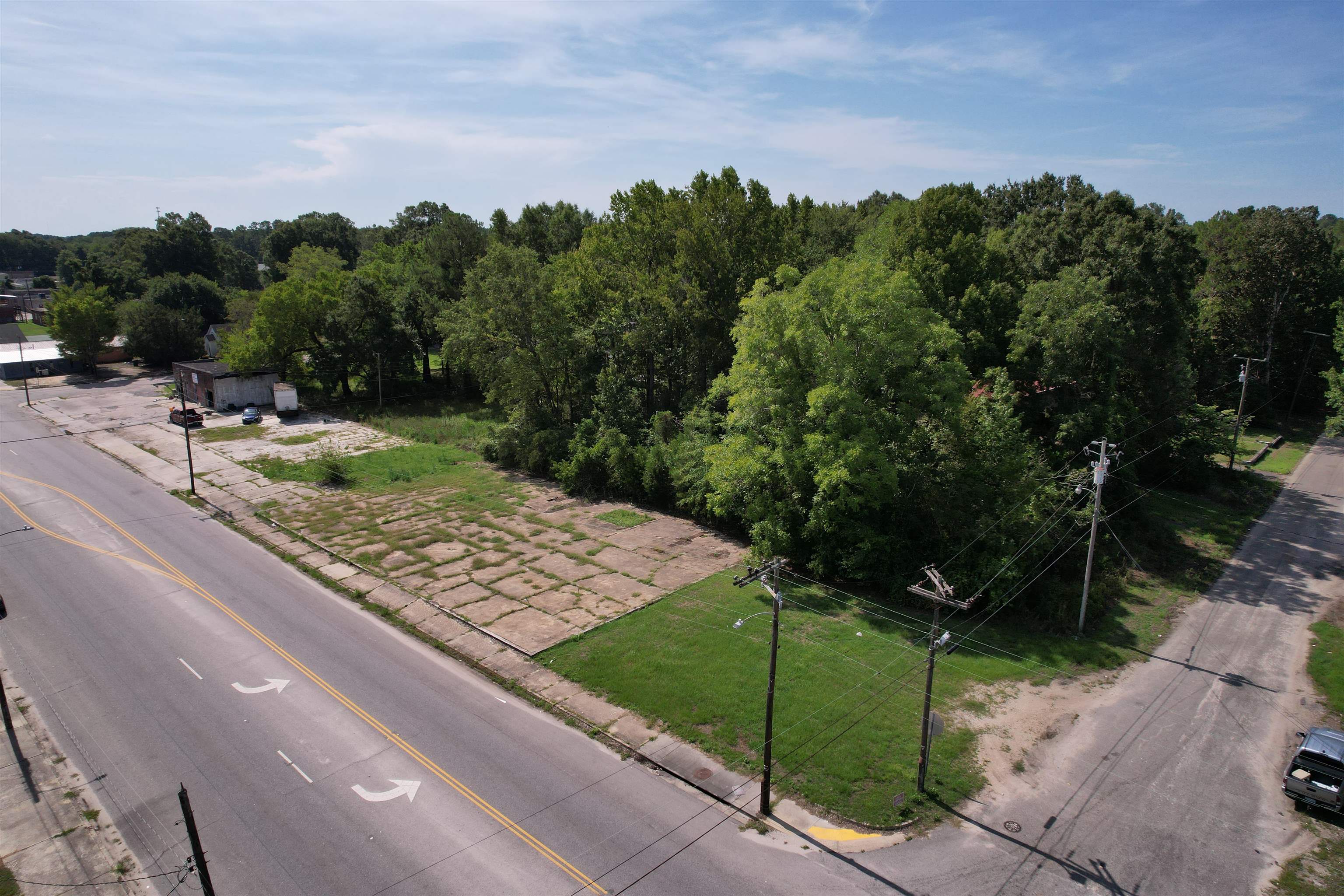201 W Main St. Property Photo 1