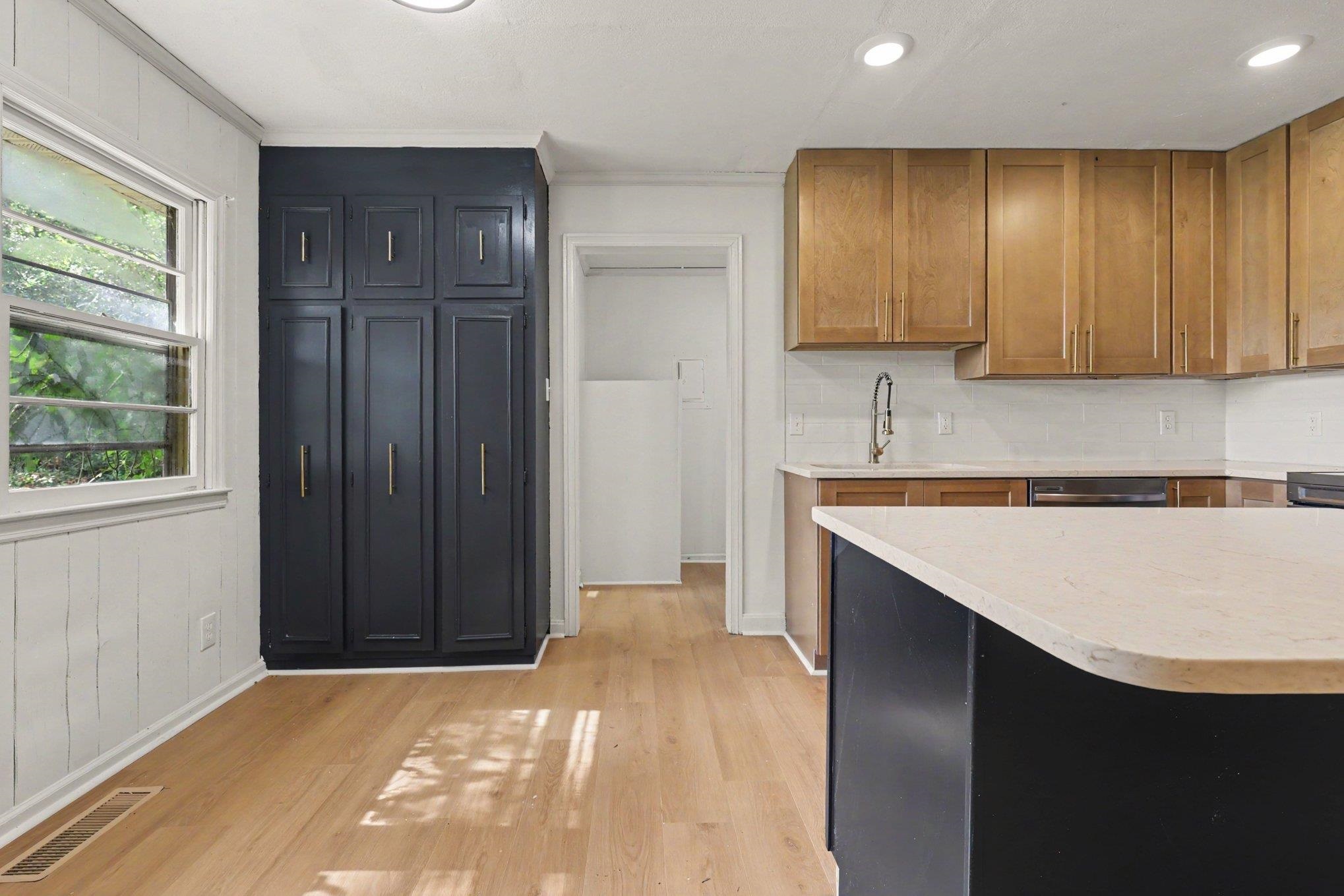 2405 S Island Rd. Property Photo 5