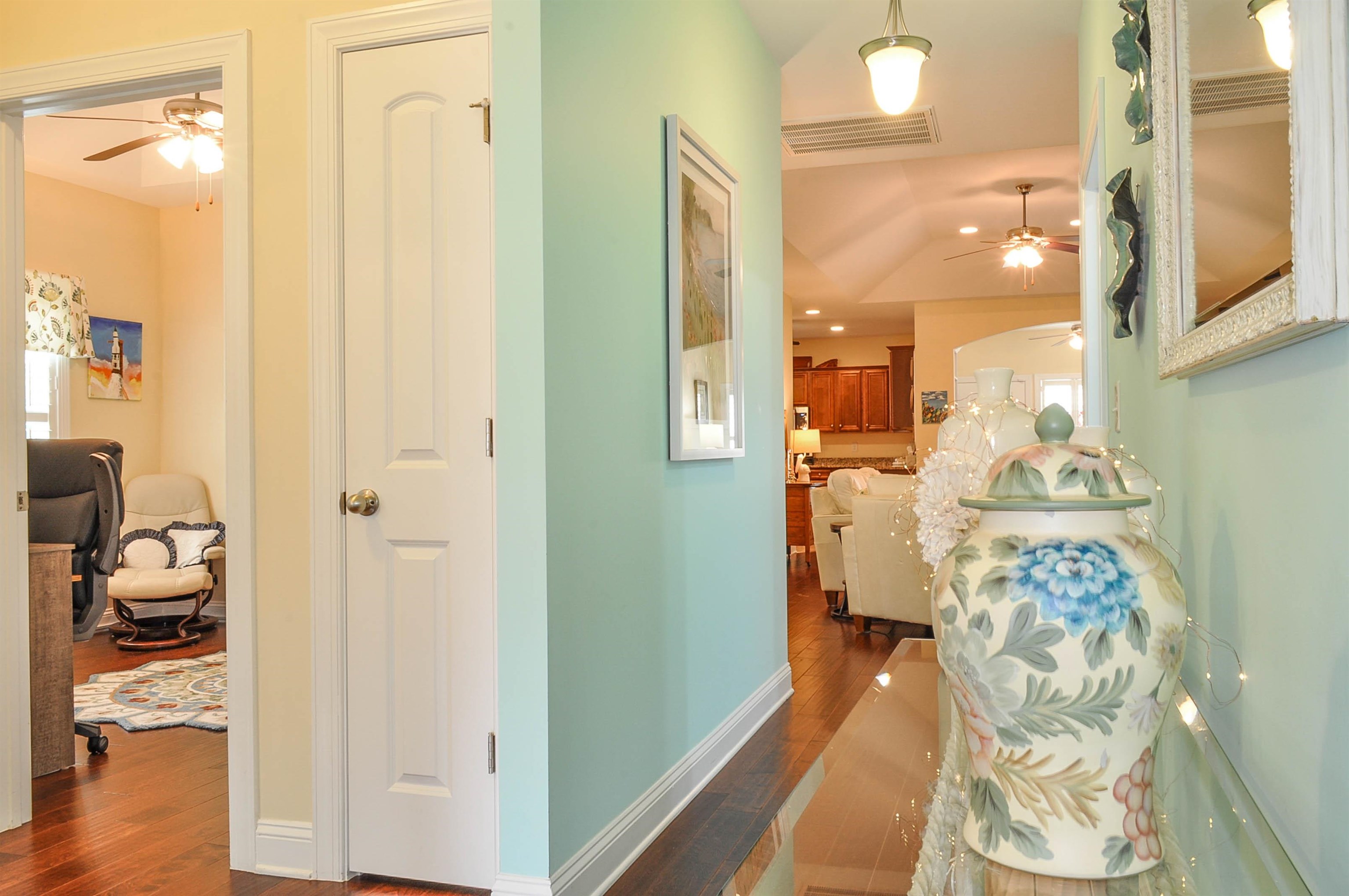 339 Arlington Circle Property Photo 6