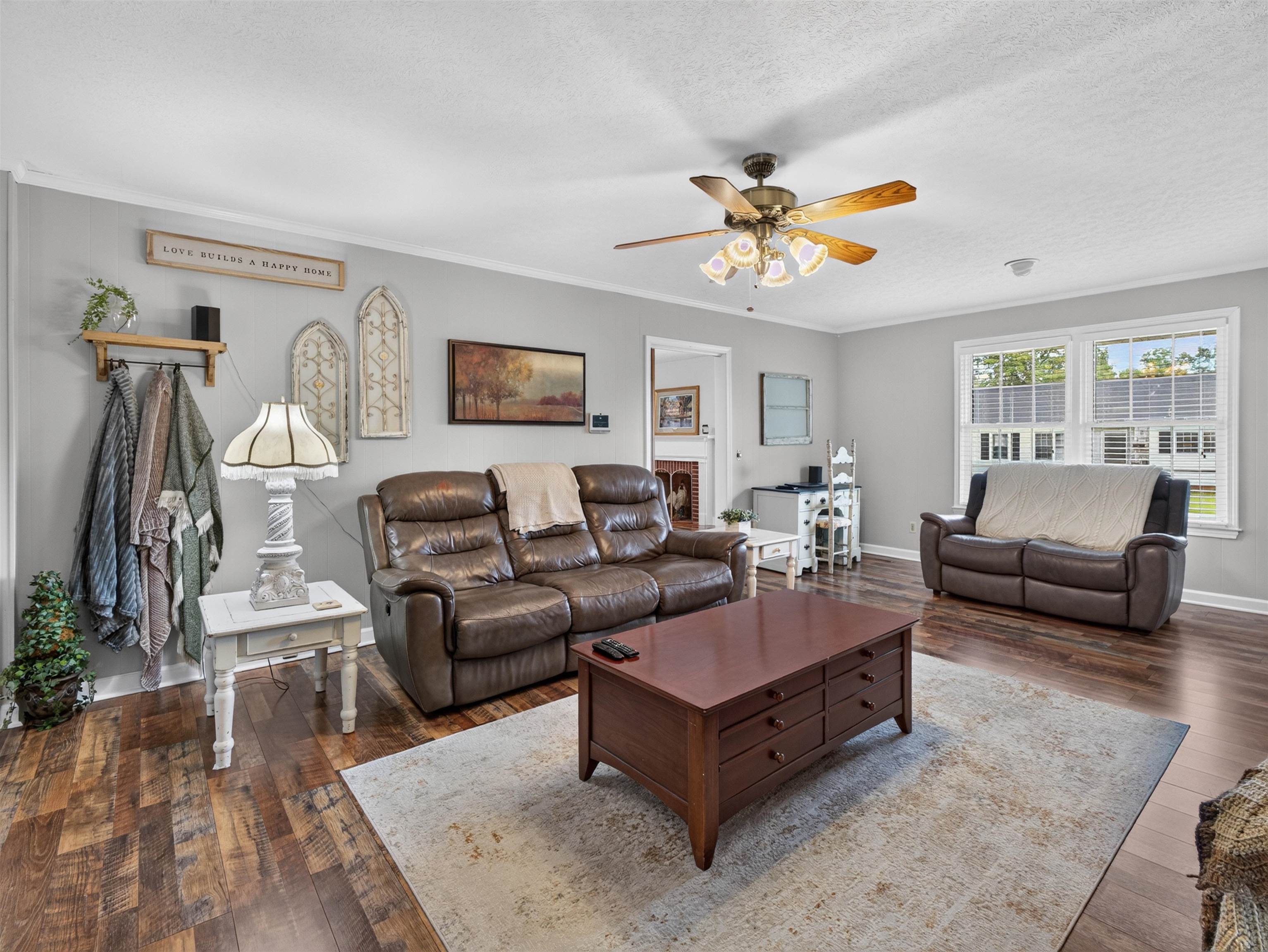 300 E Lloyd St. Property Photo 17