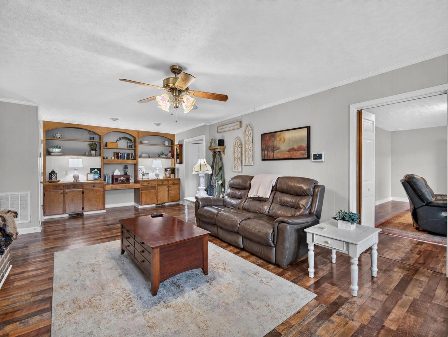 300 E Lloyd St. Property Photo 19