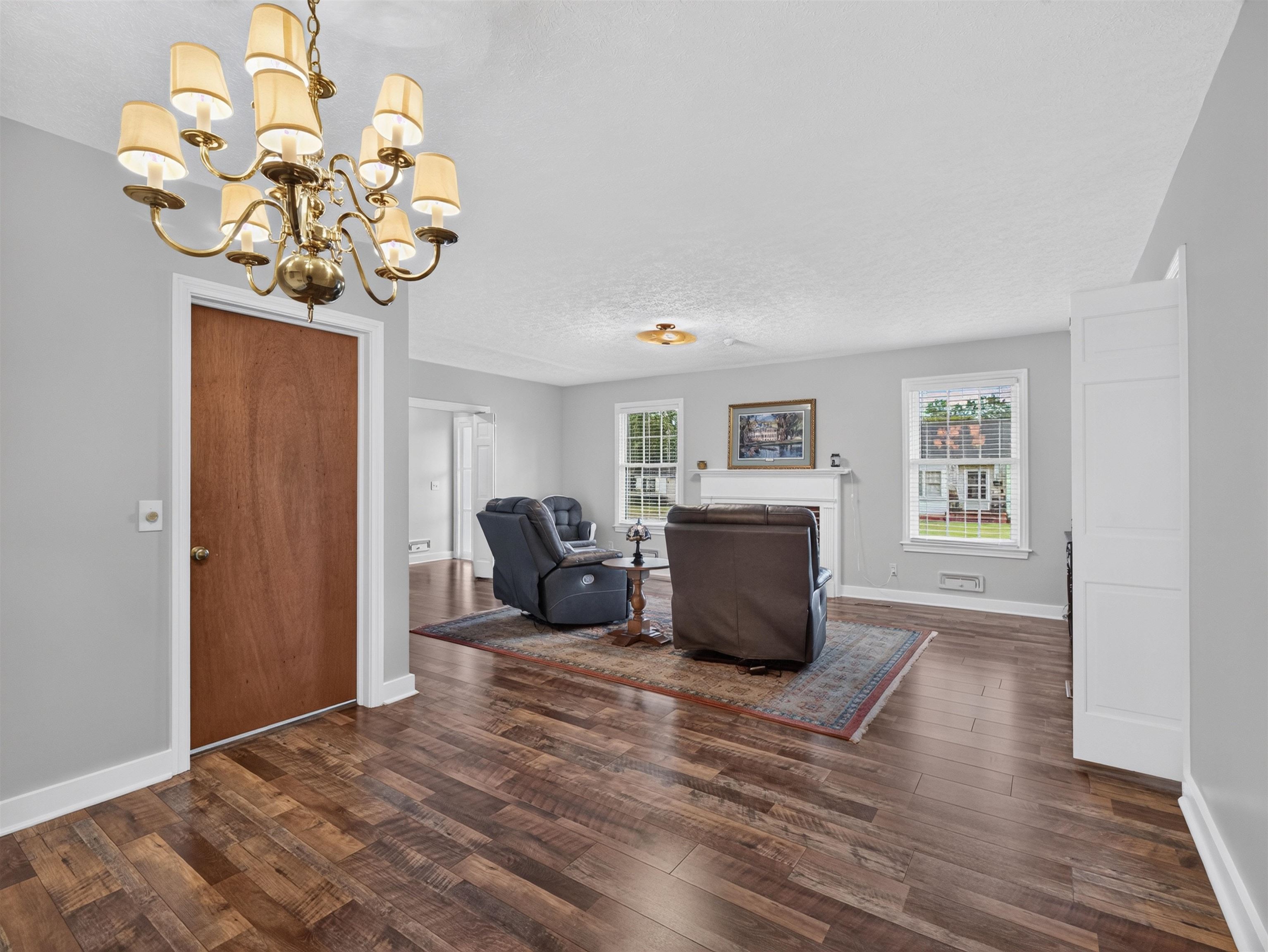 300 E Lloyd St. Property Photo 22