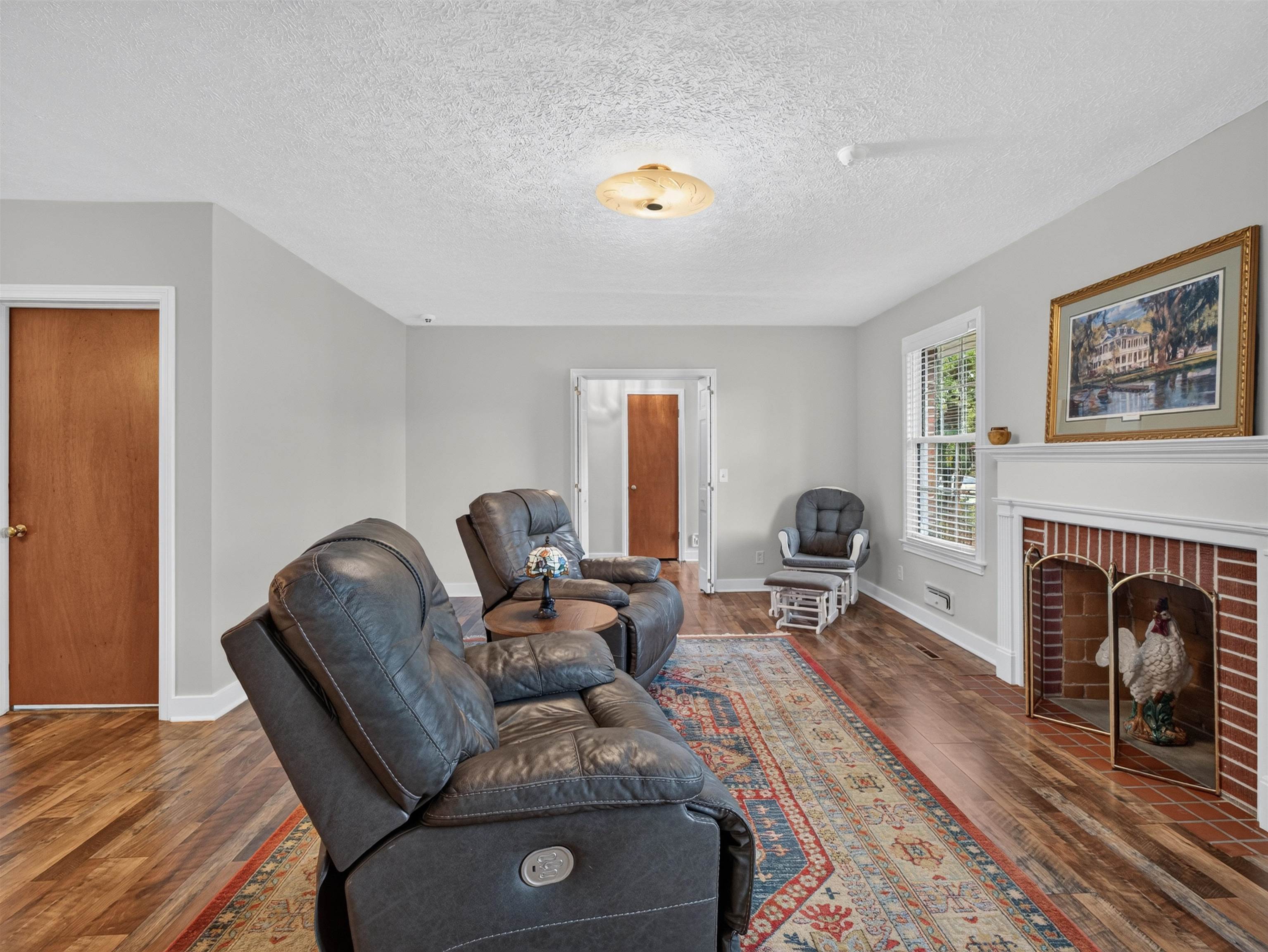 300 E Lloyd St. Property Photo 27