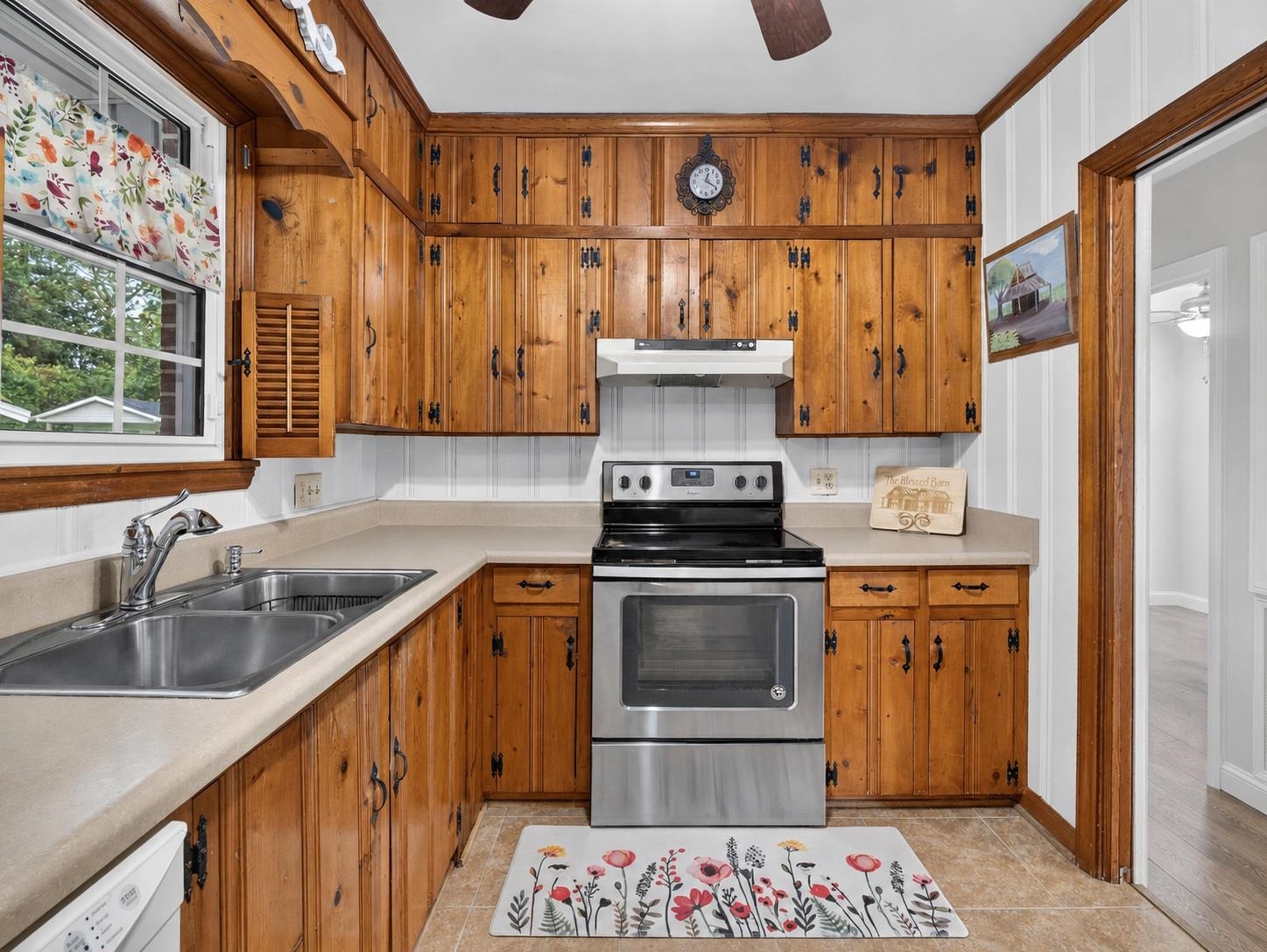 300 E Lloyd St. Property Photo 30