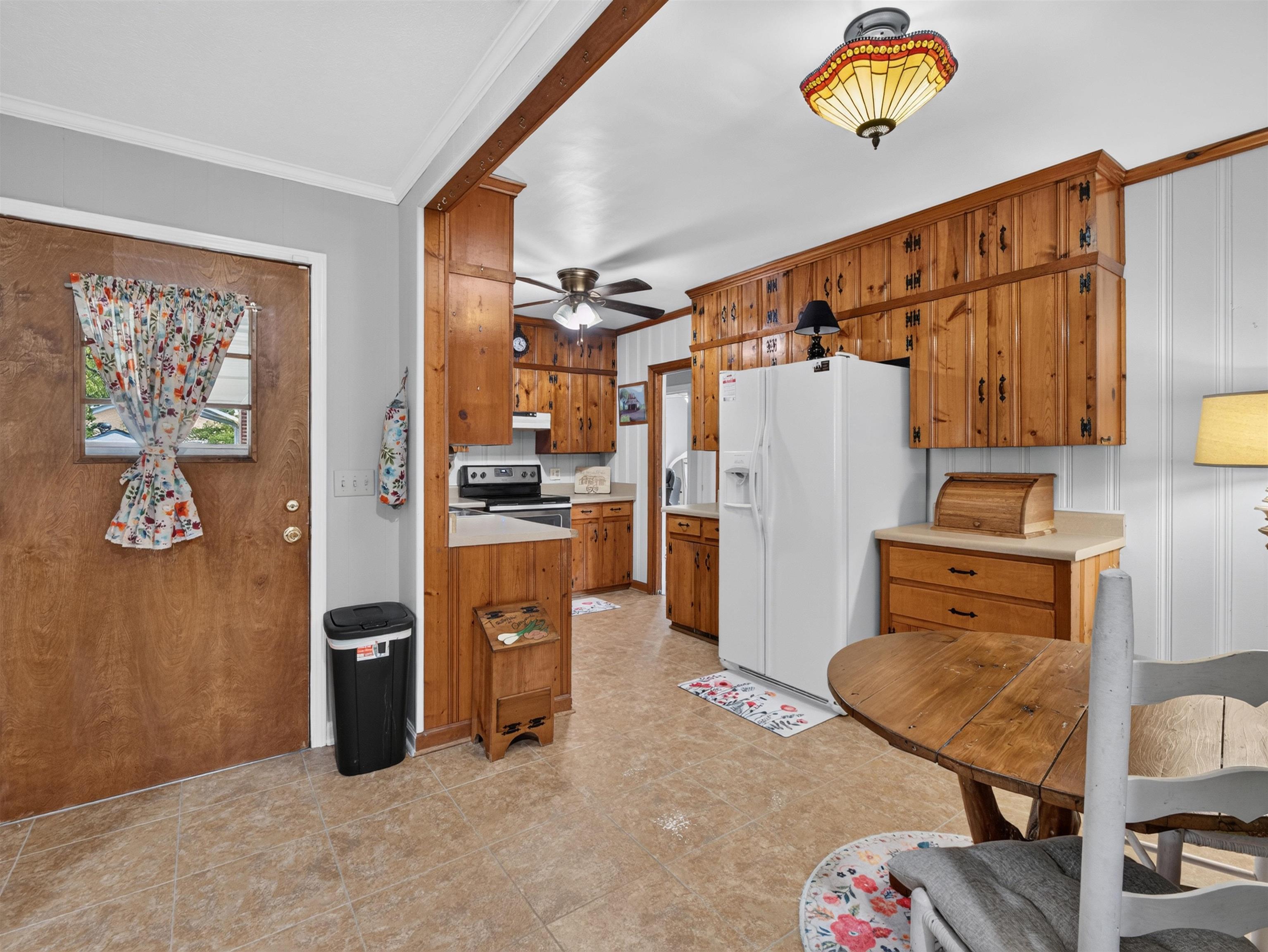 300 E Lloyd St. Property Photo 32