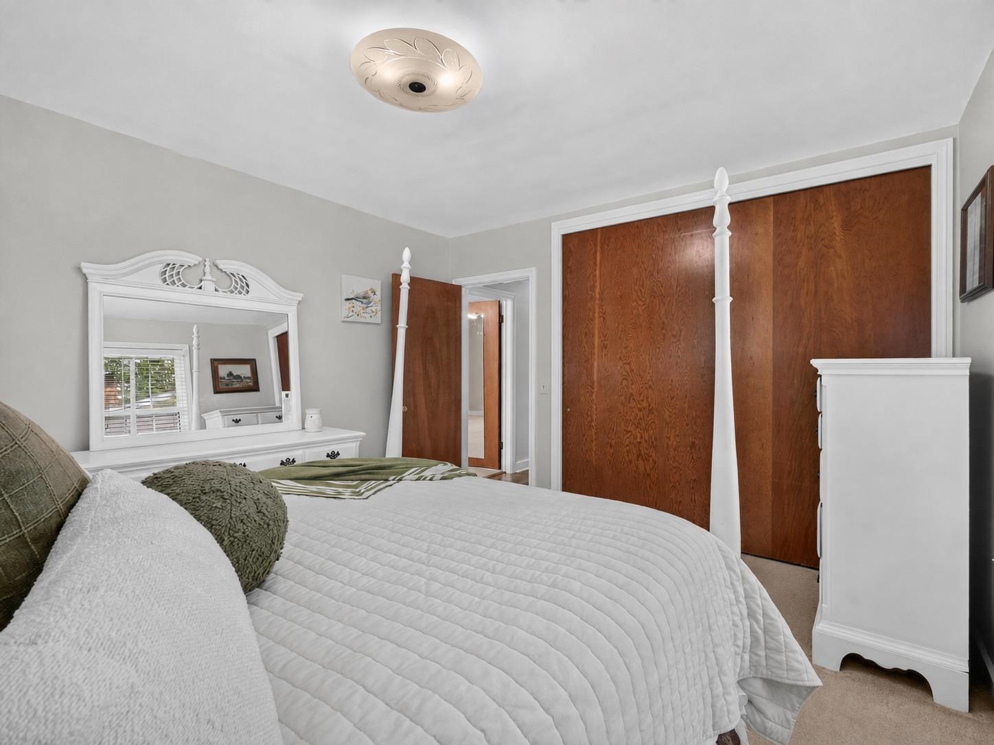 300 E Lloyd St. Property Photo 39