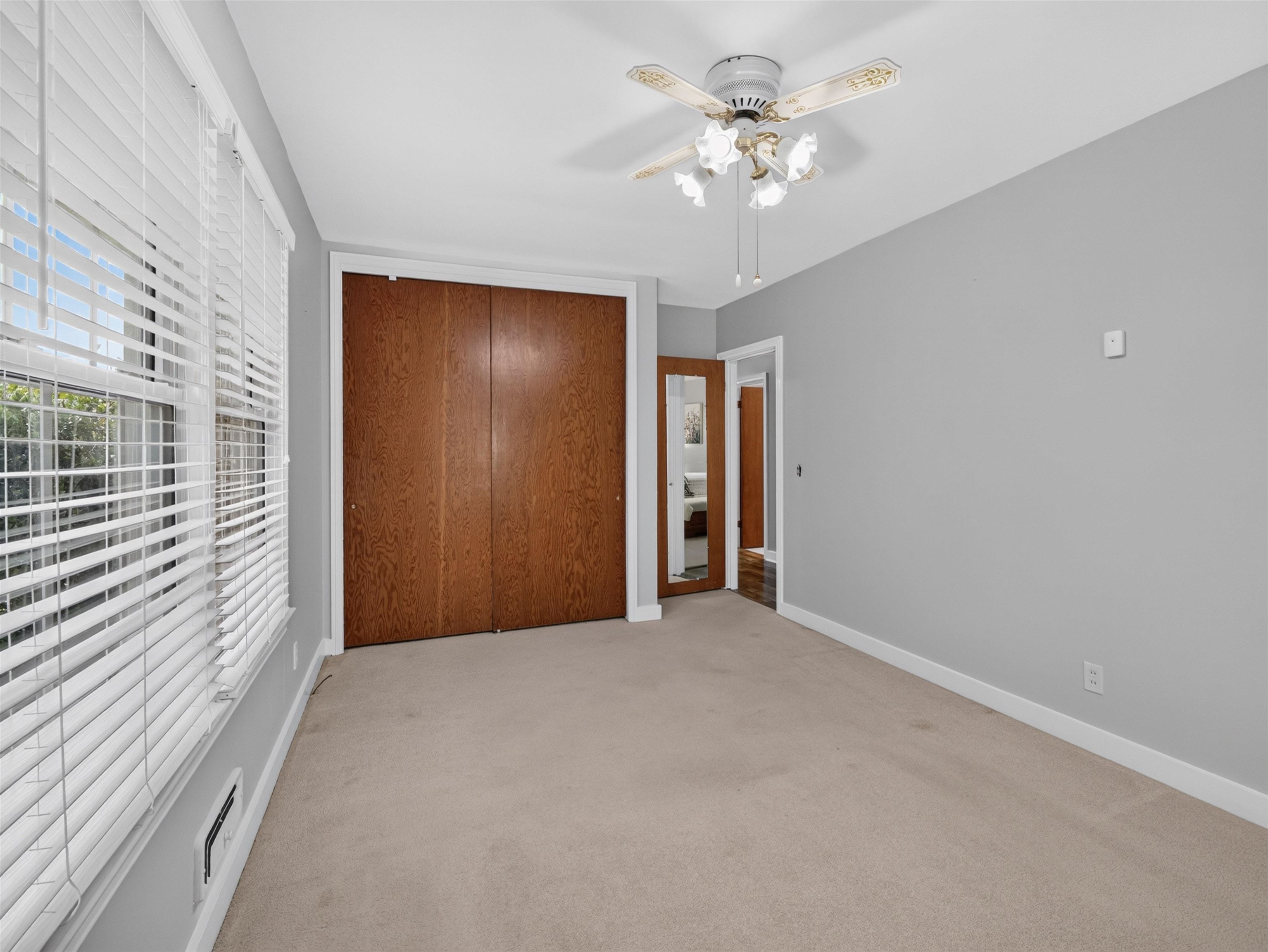 300 E Lloyd St. Property Photo 41