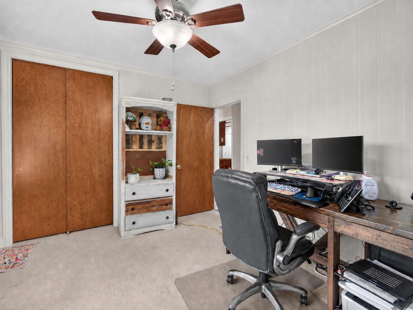 300 E Lloyd St. Property Photo 43