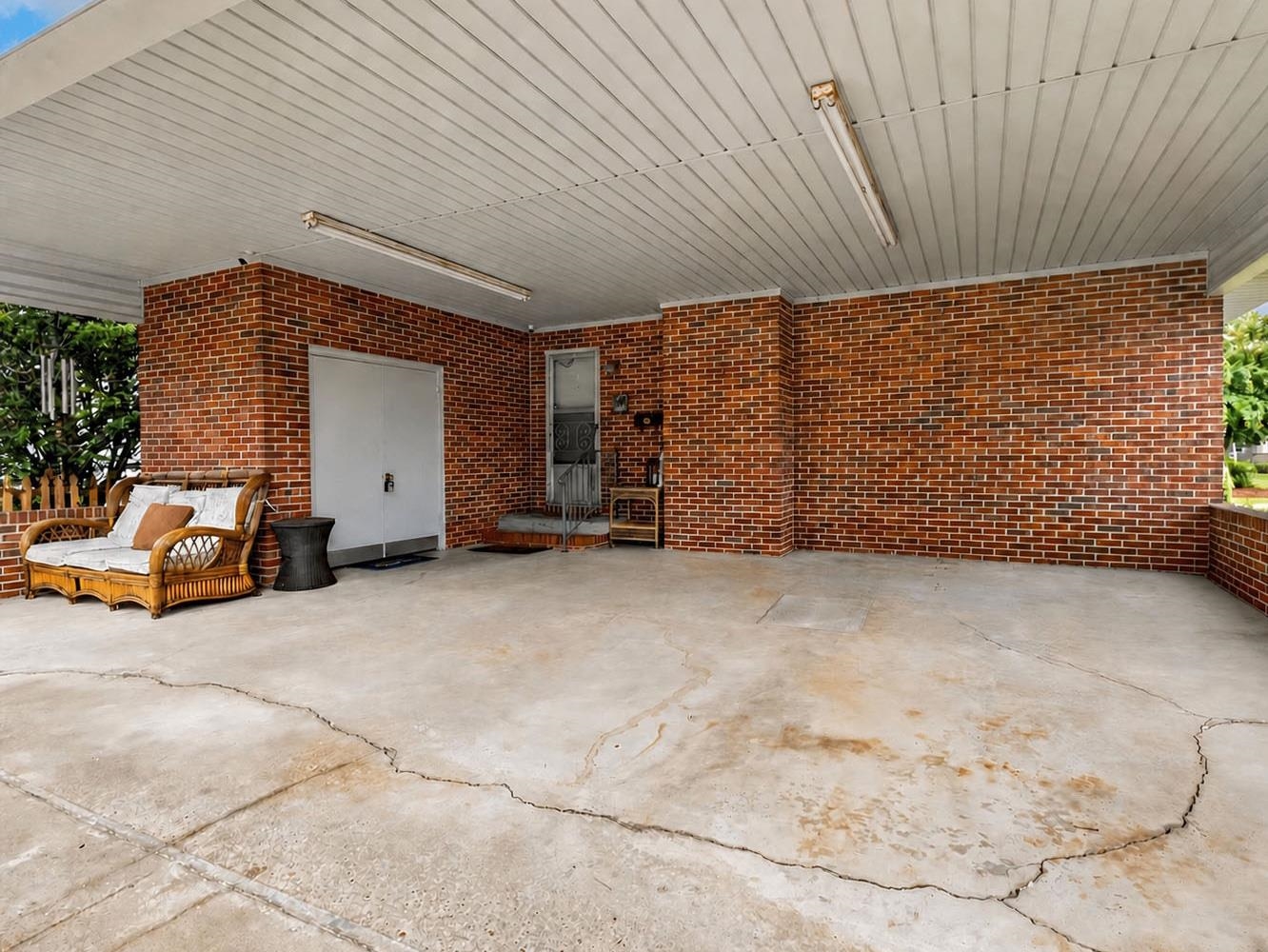 300 E Lloyd St. Property Photo 53