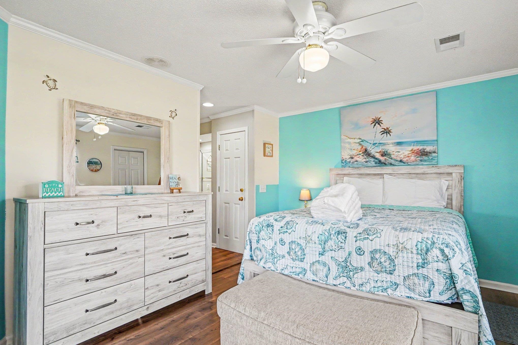 300 Shorehaven Dr. Property Photo 8