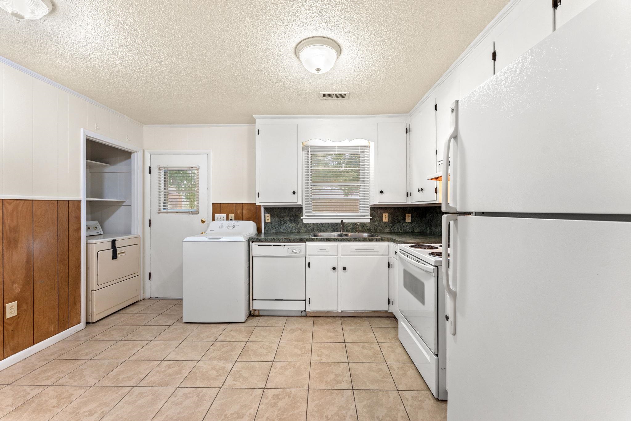 1019 Bay Rd. Property Photo 8