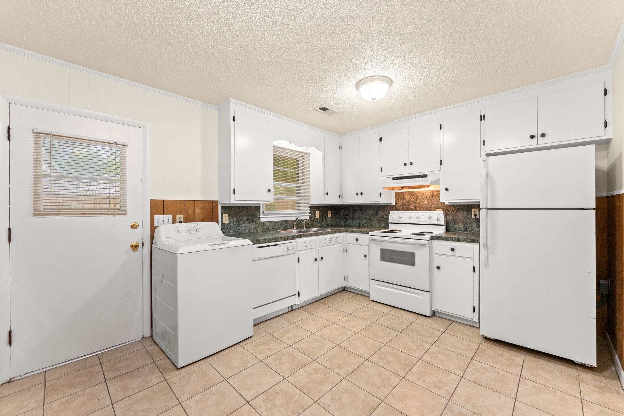 1019 Bay Rd. Property Photo 9