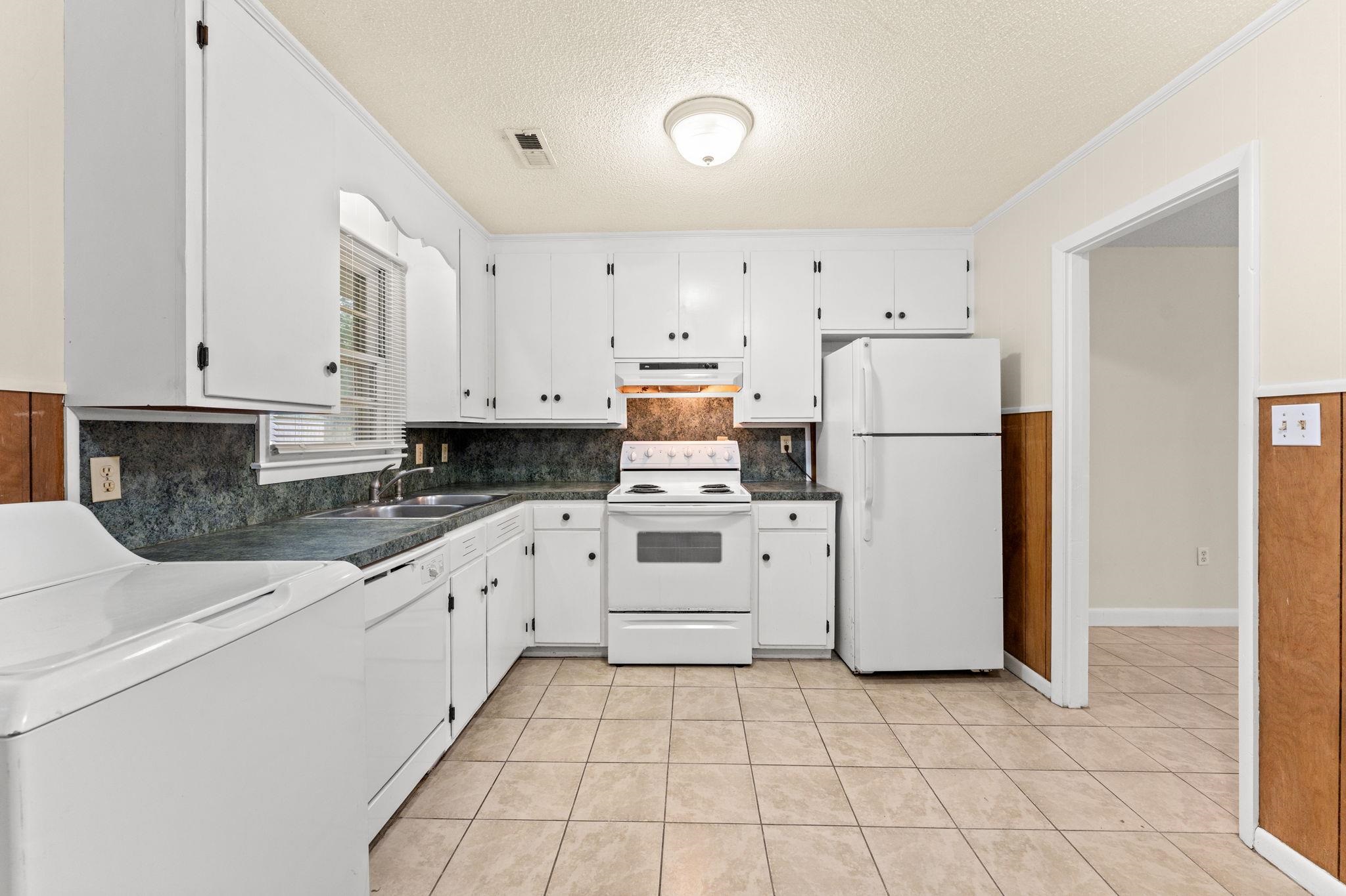 1019 Bay Rd. Property Photo 10