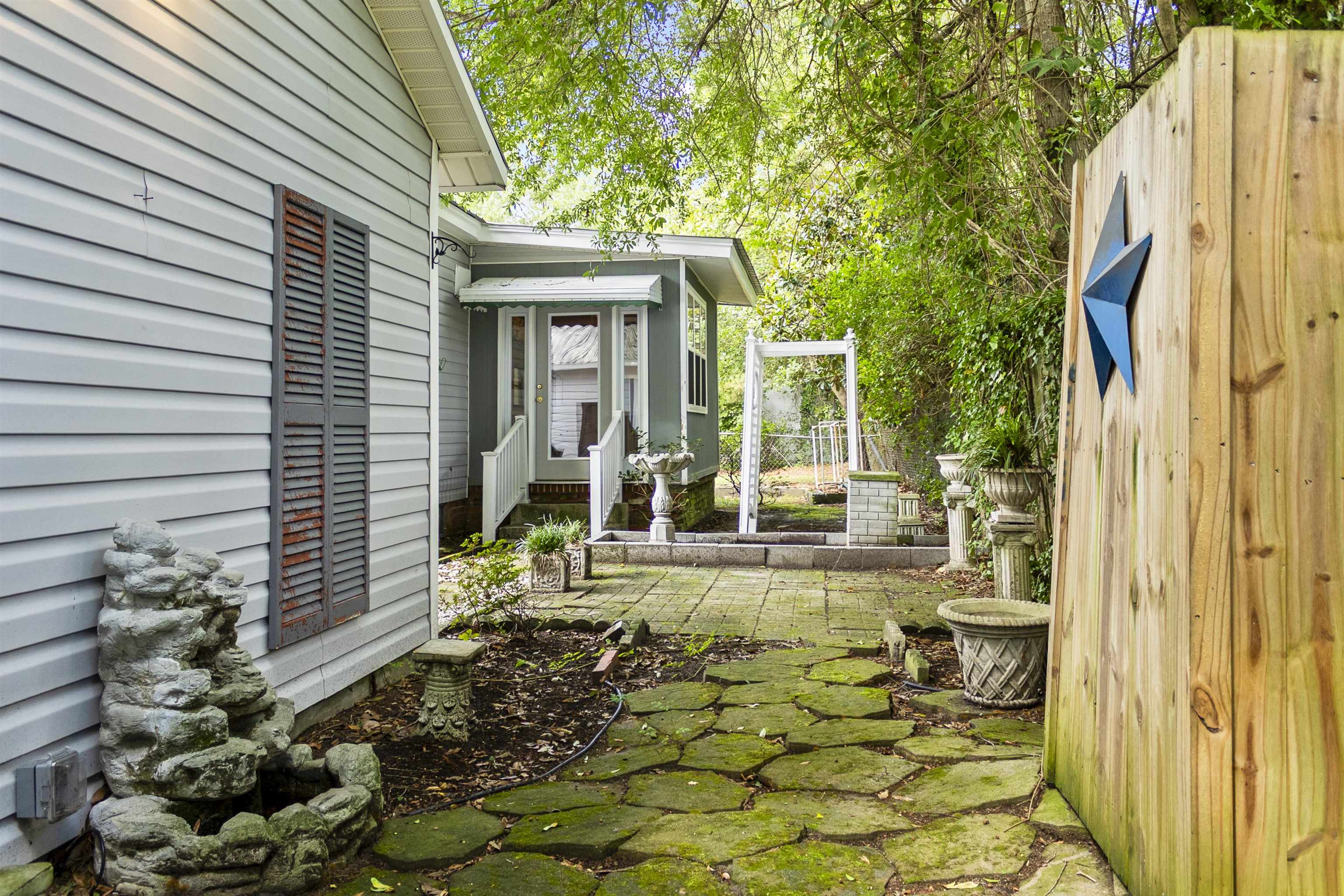 209 Melrose Ave. Property Photo 17