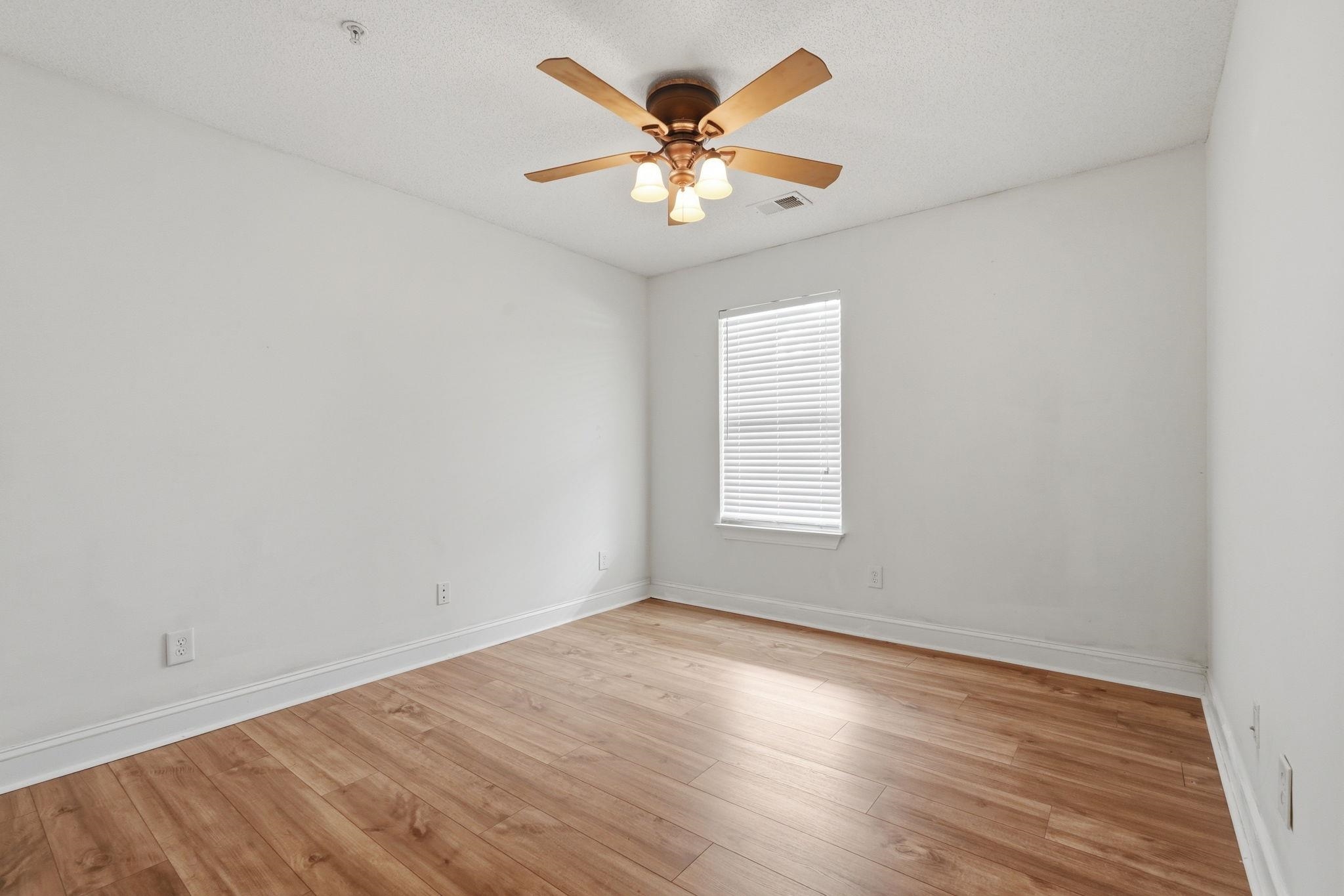 627 Woodmoor Dr. Property Photo 8