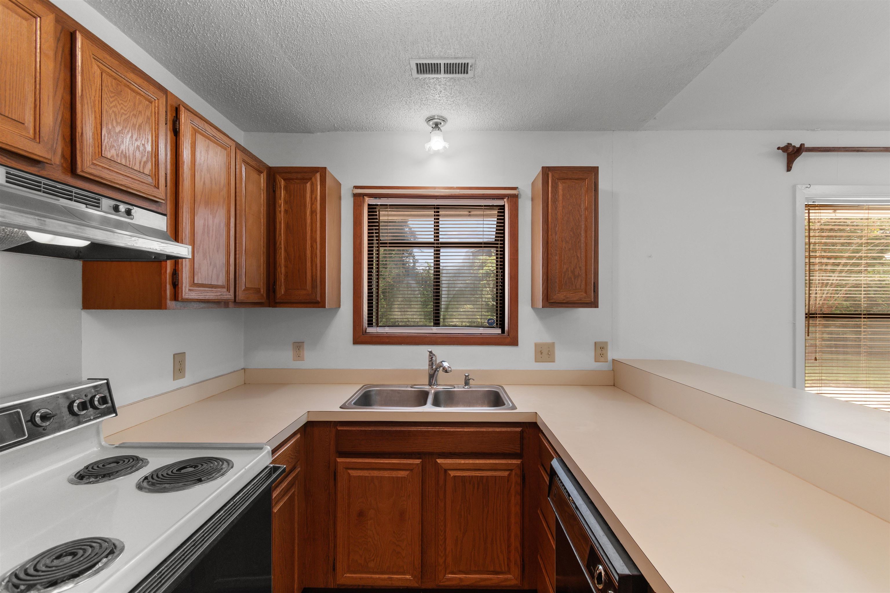 331 Waterside Dr. Property Photo 5