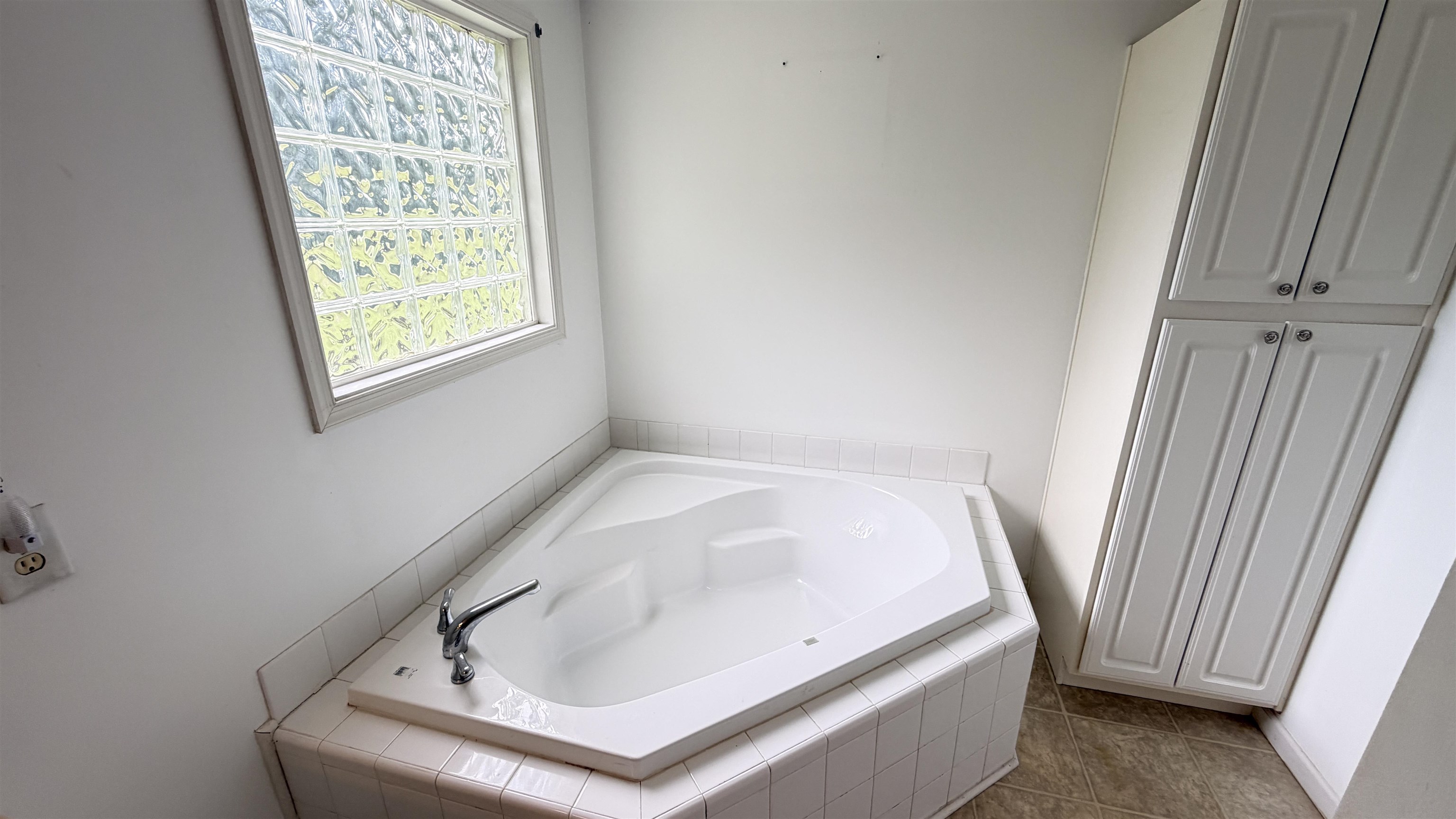 5632 S Fraser St. Property Photo 3