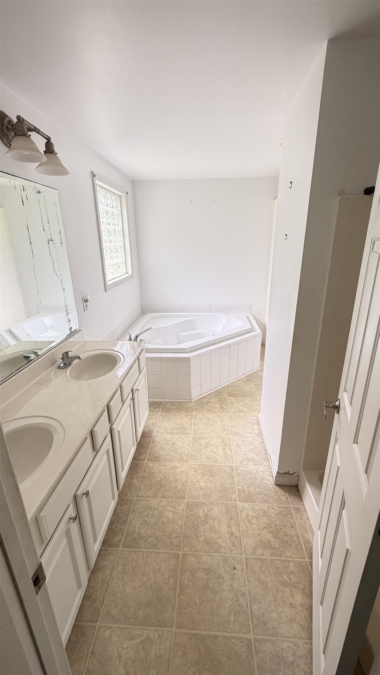 5632 S Fraser St. Property Photo 11