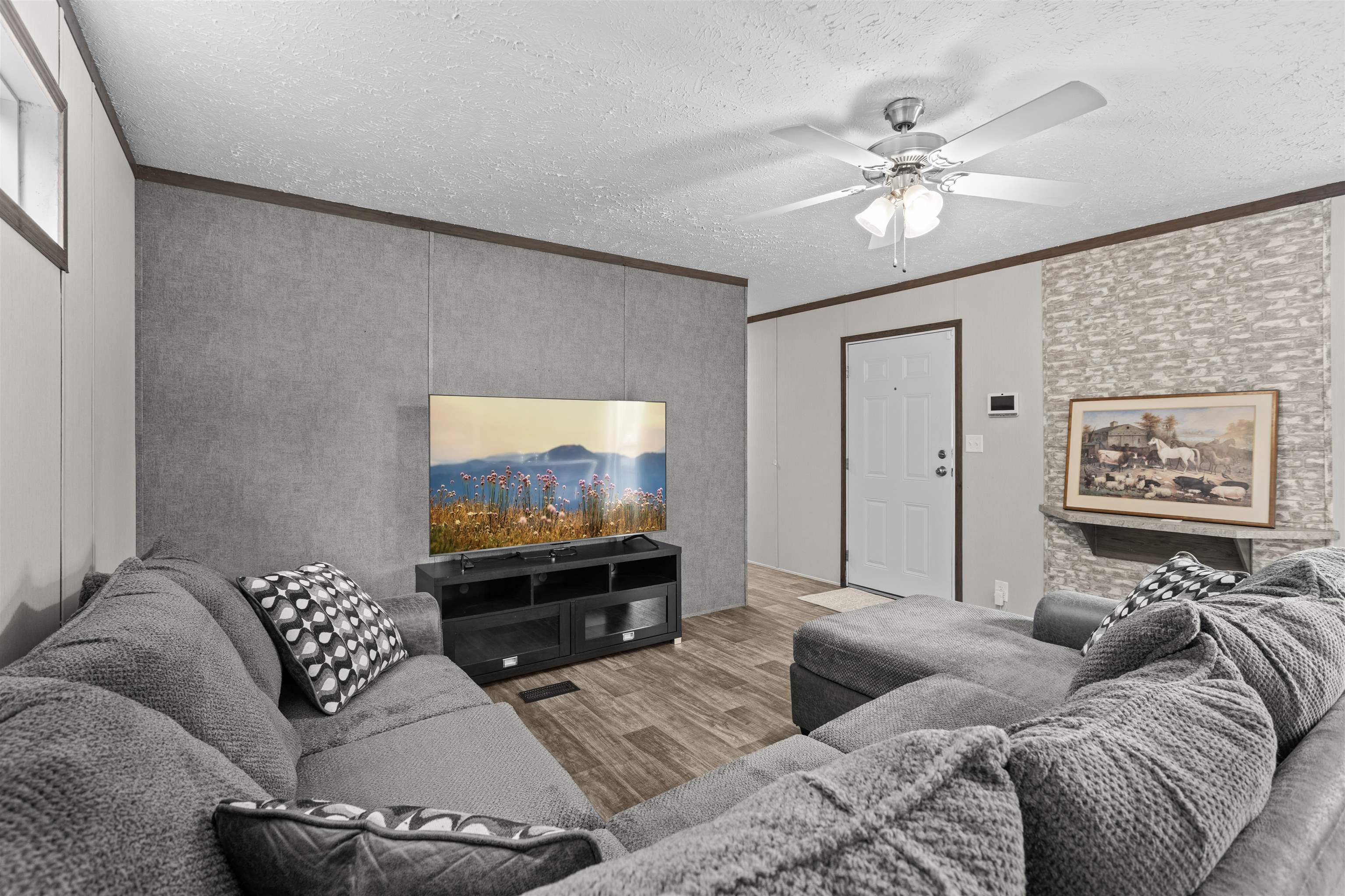 301 Allison Court Property Photo 5