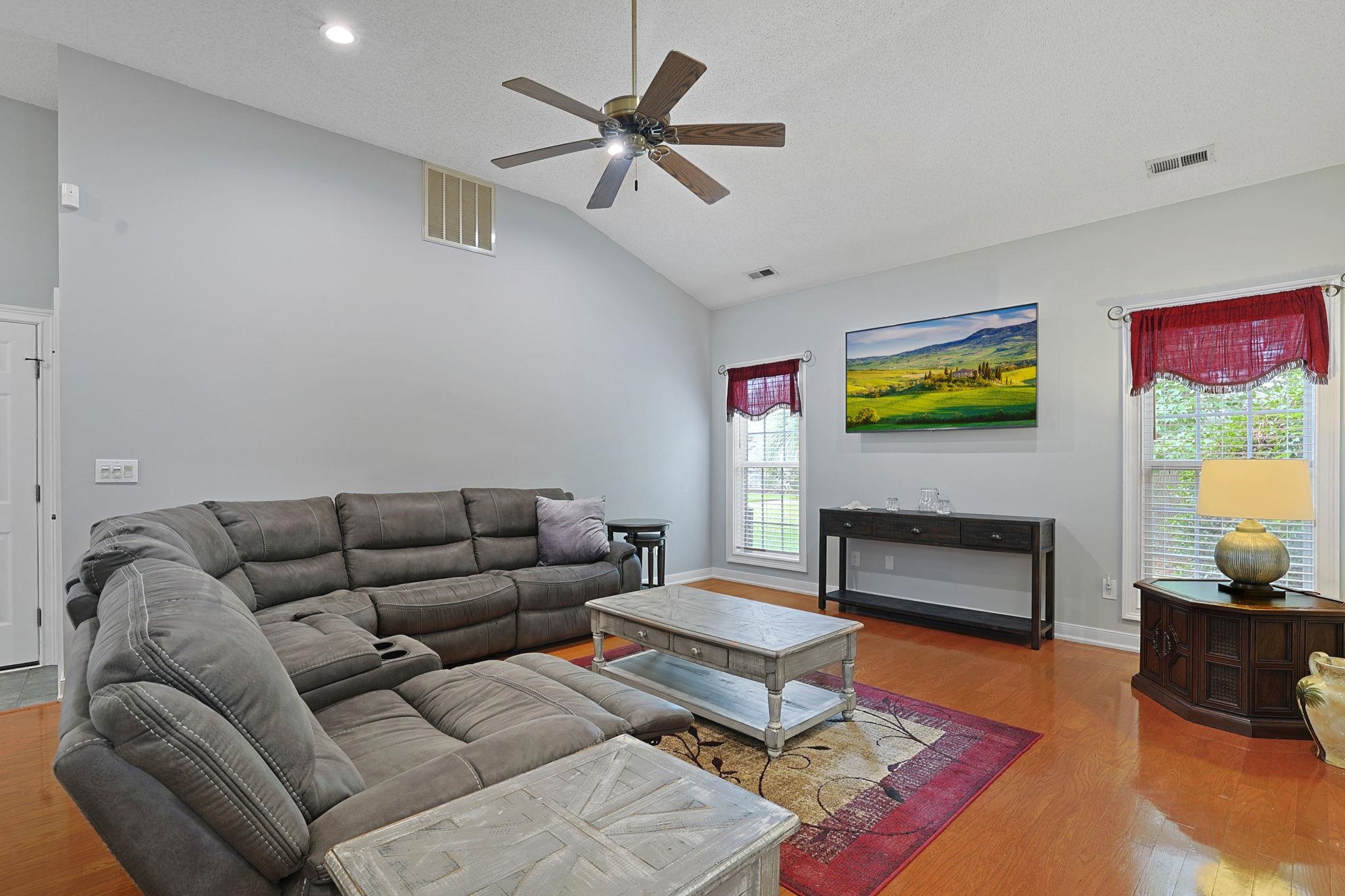 4238 Edgefield Rd. Property Photo 2