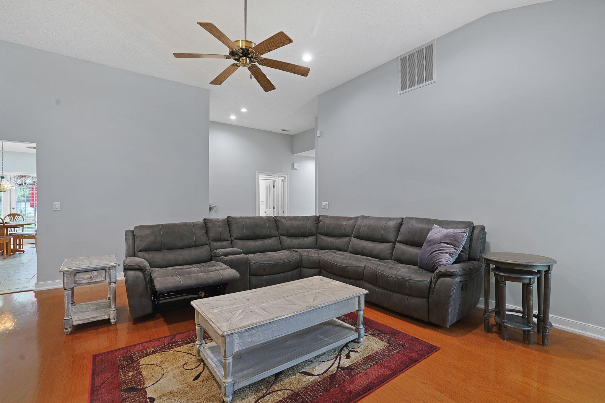 4238 Edgefield Rd. Property Photo 3