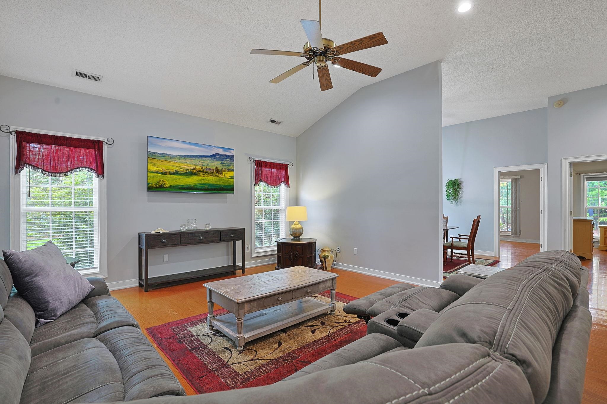 4238 Edgefield Rd. Property Photo 4