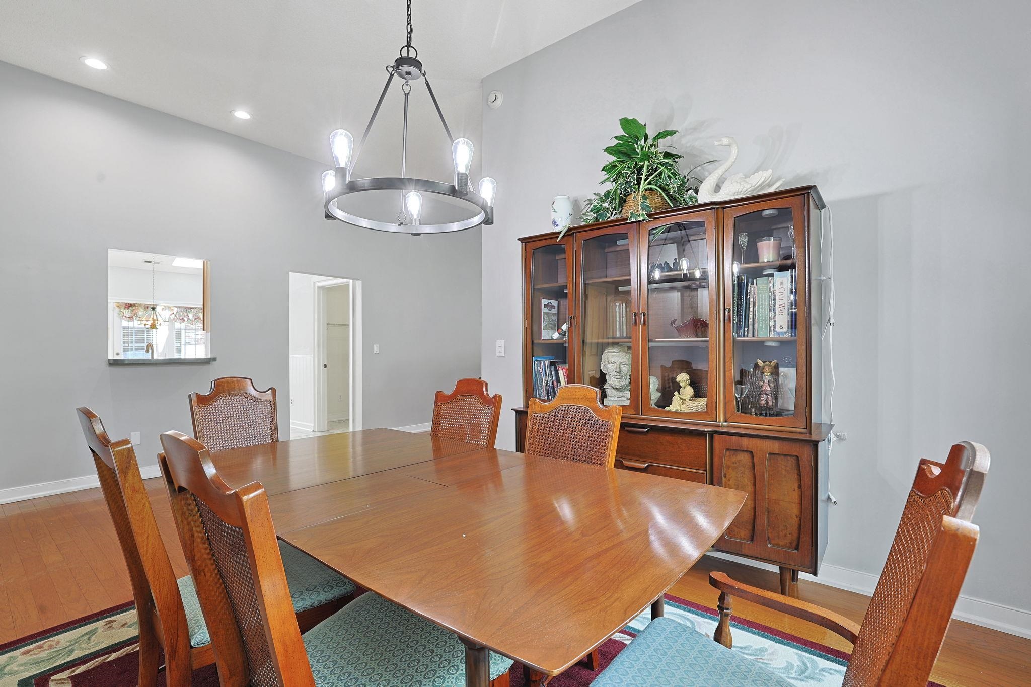 4238 Edgefield Rd. Property Photo 8