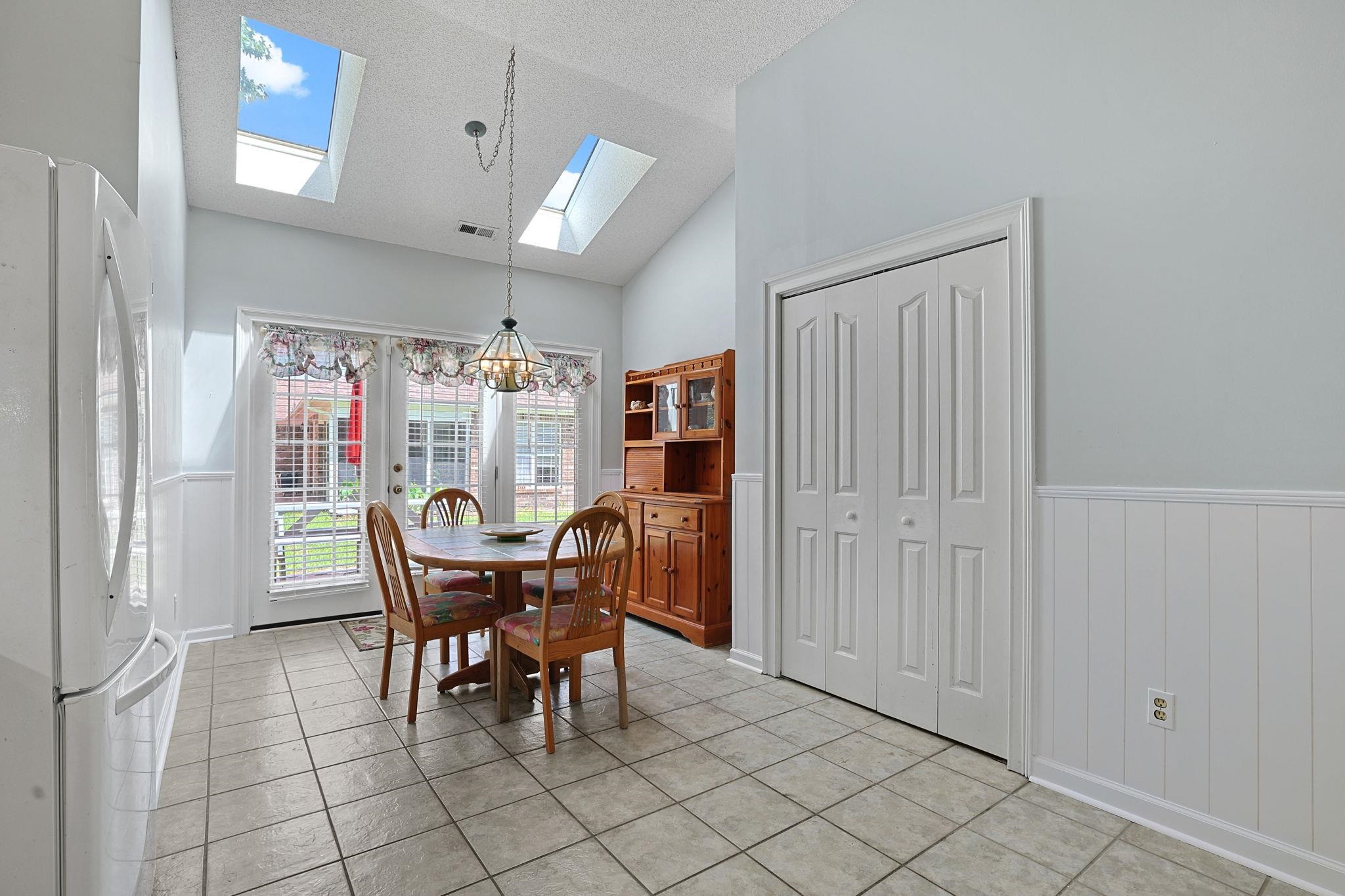 4238 Edgefield Rd. Property Photo 11