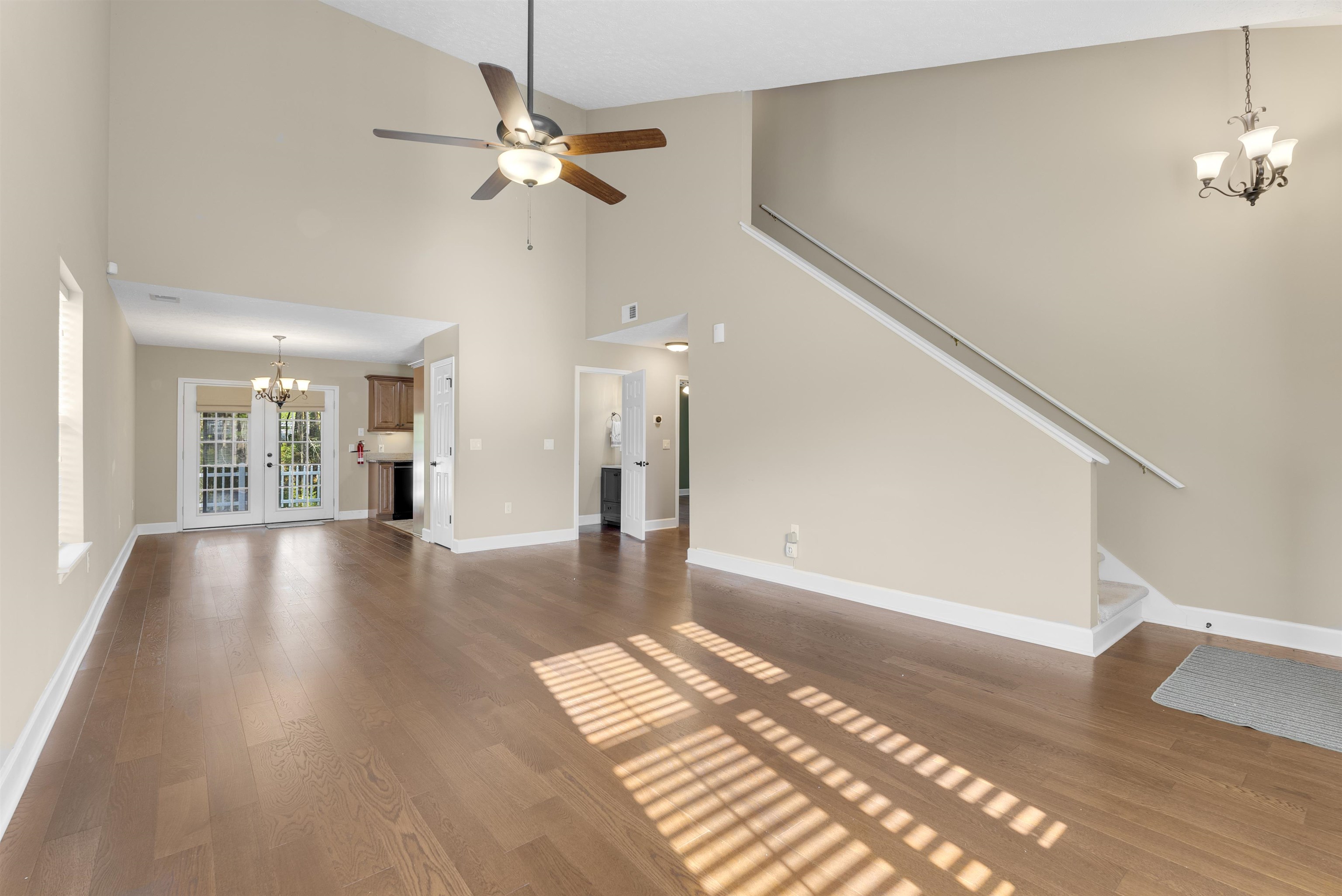 4533 Greenbriar Dr. Property Photo 3