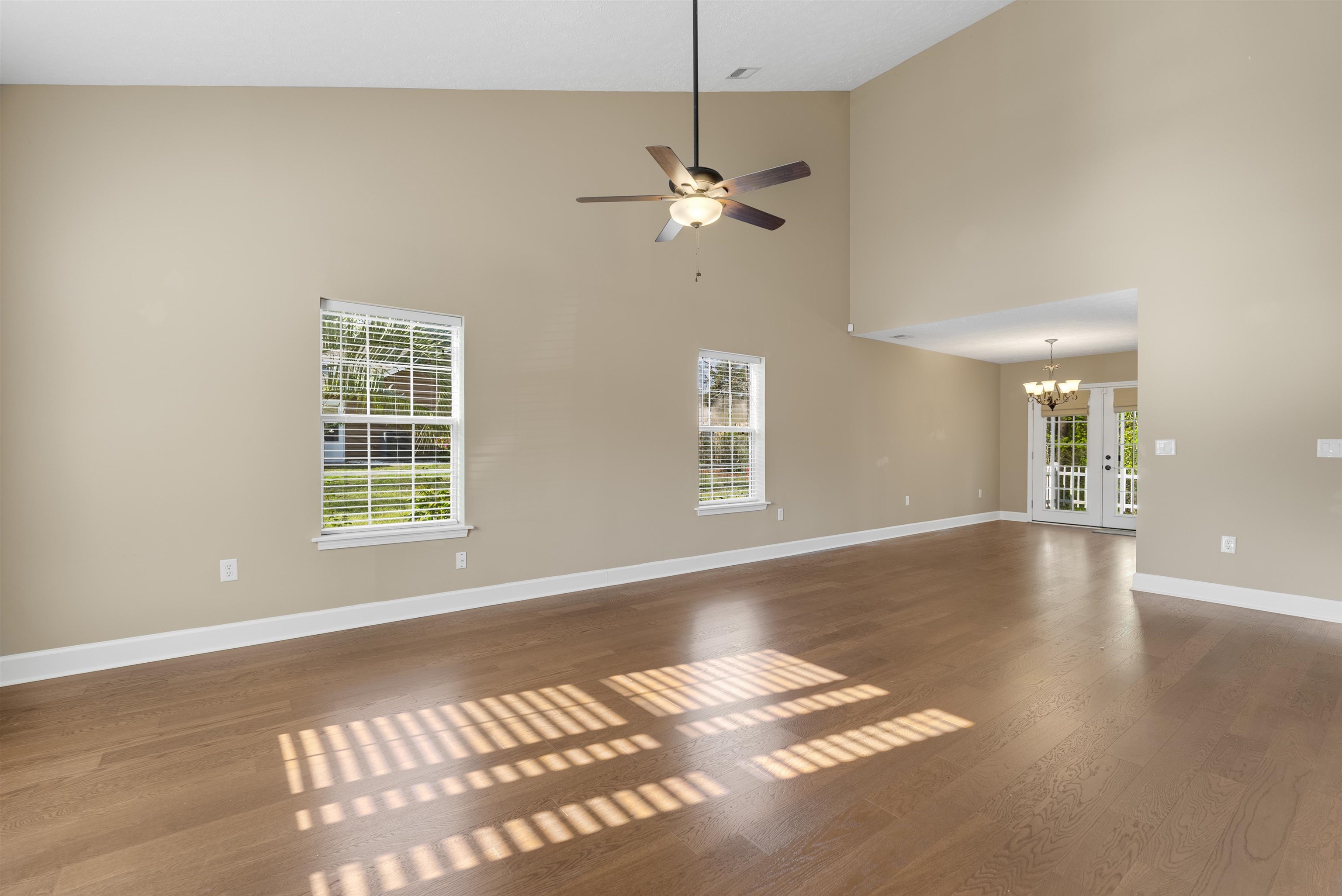 4533 Greenbriar Dr. Property Photo 5