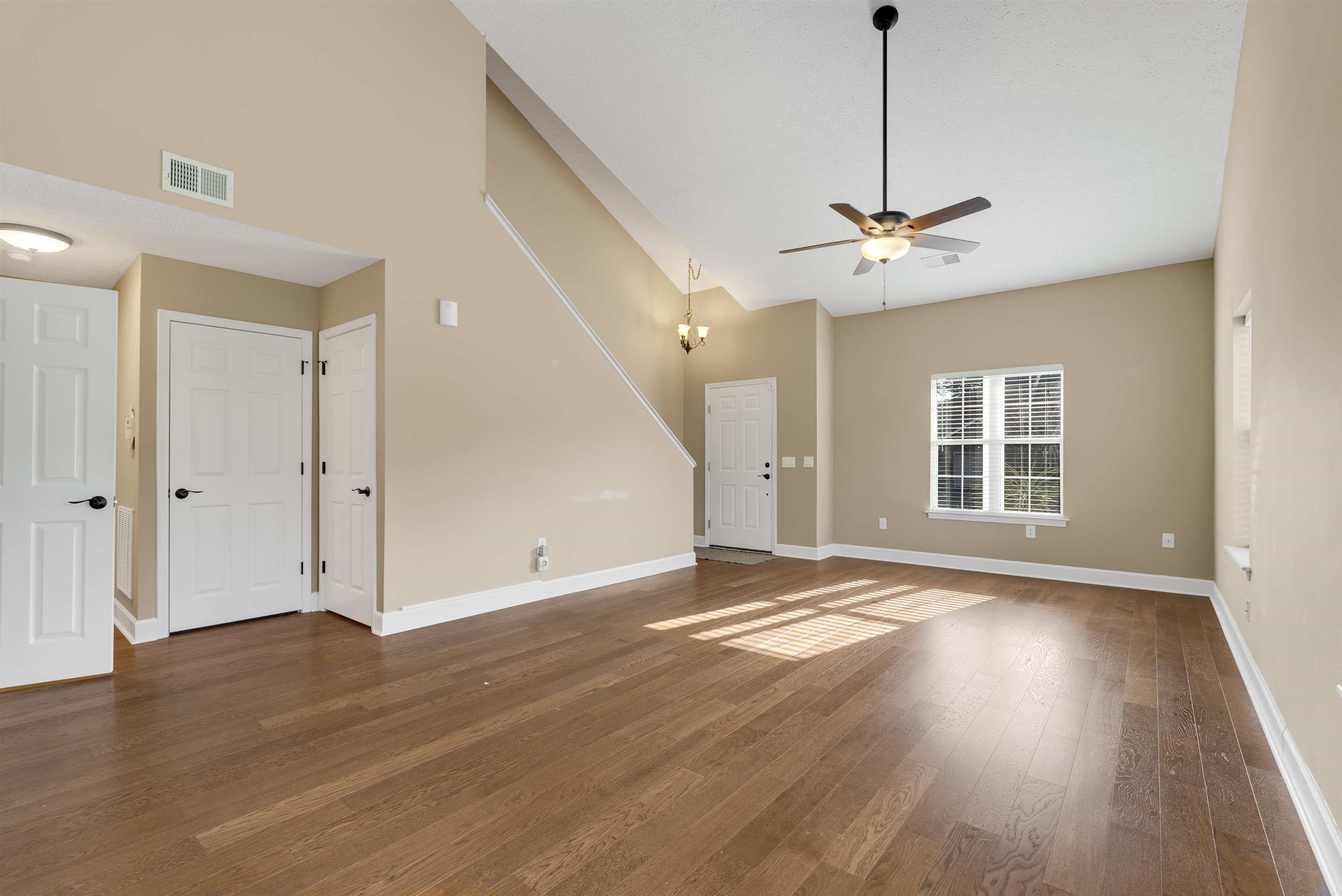 4533 Greenbriar Dr. Property Photo 6
