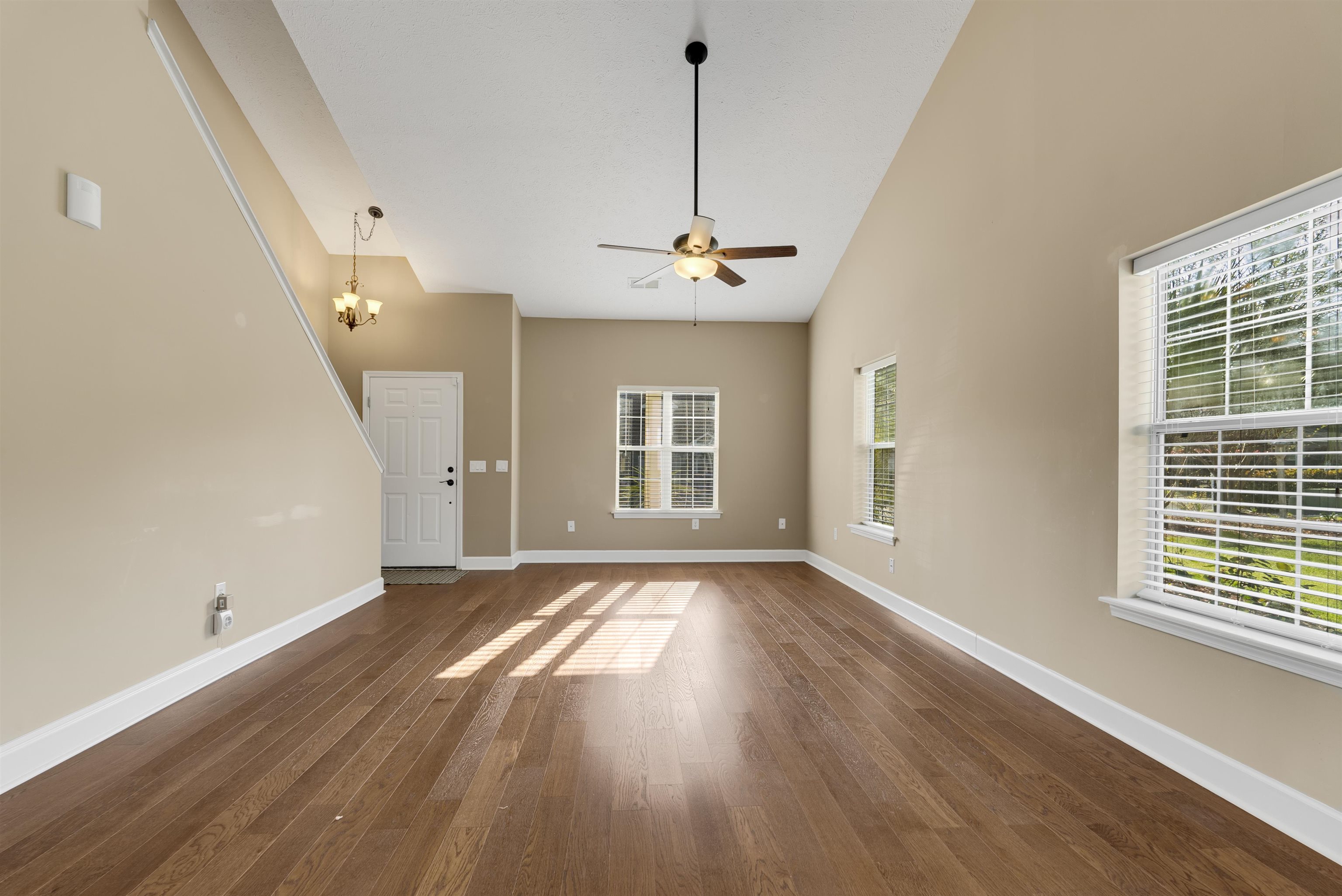 4533 Greenbriar Dr. Property Photo 8