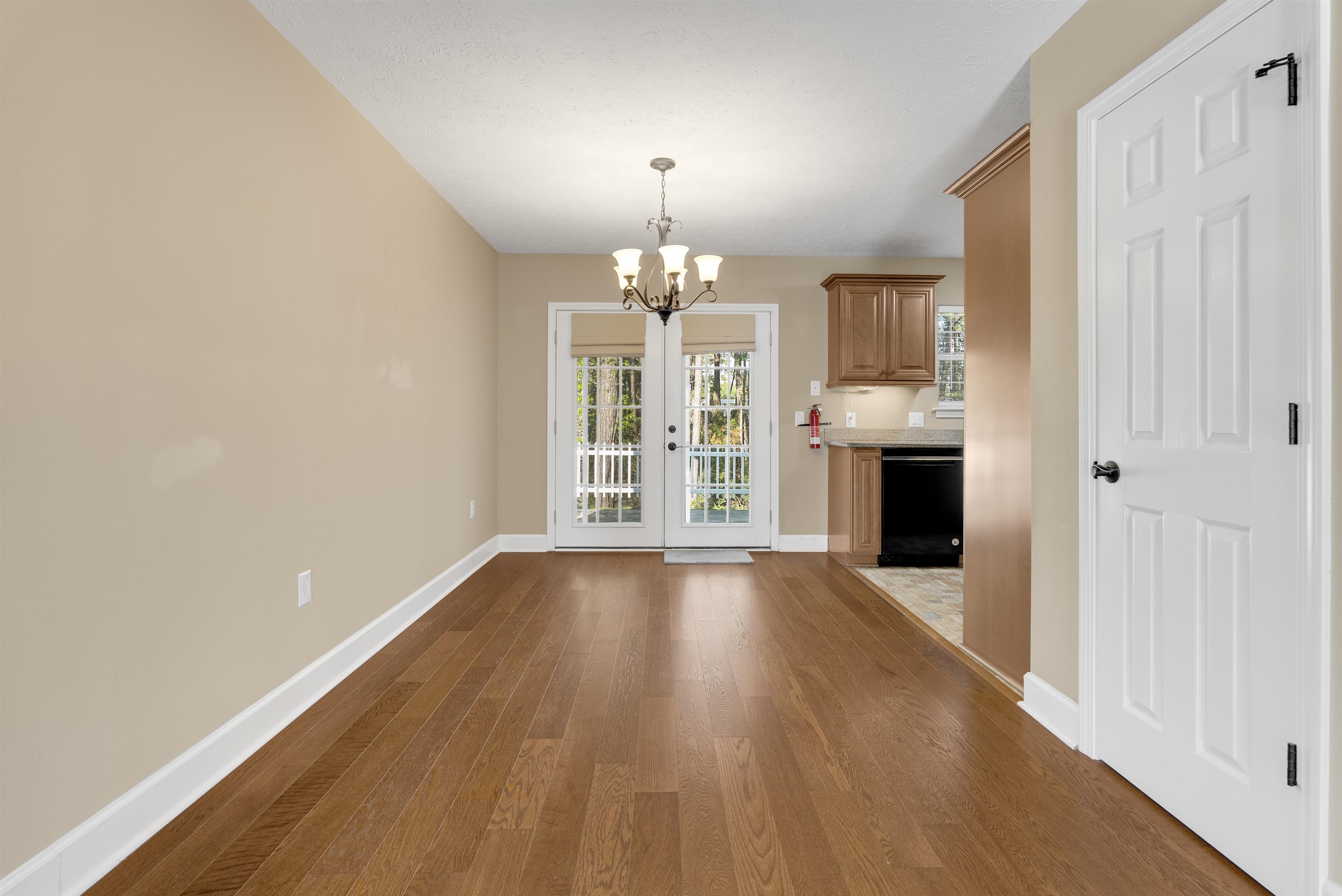4533 Greenbriar Dr. Property Photo 9