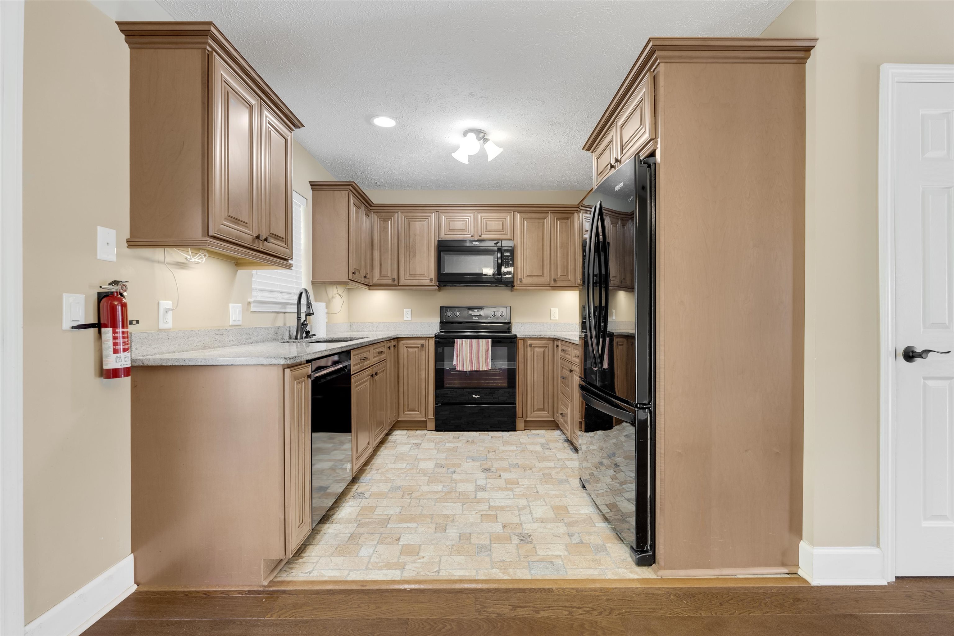 4533 Greenbriar Dr. Property Photo 11