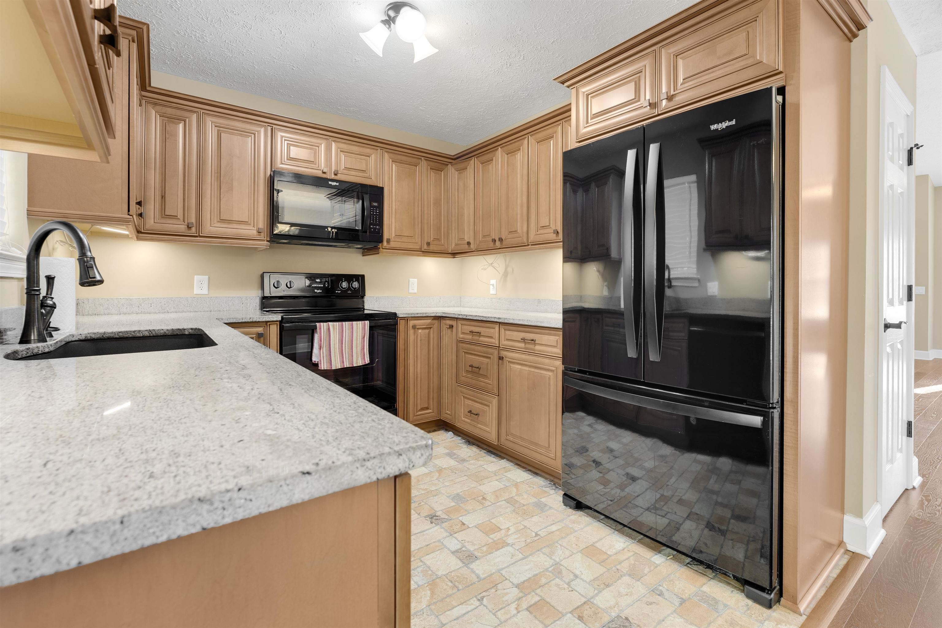 4533 Greenbriar Dr. Property Photo 12