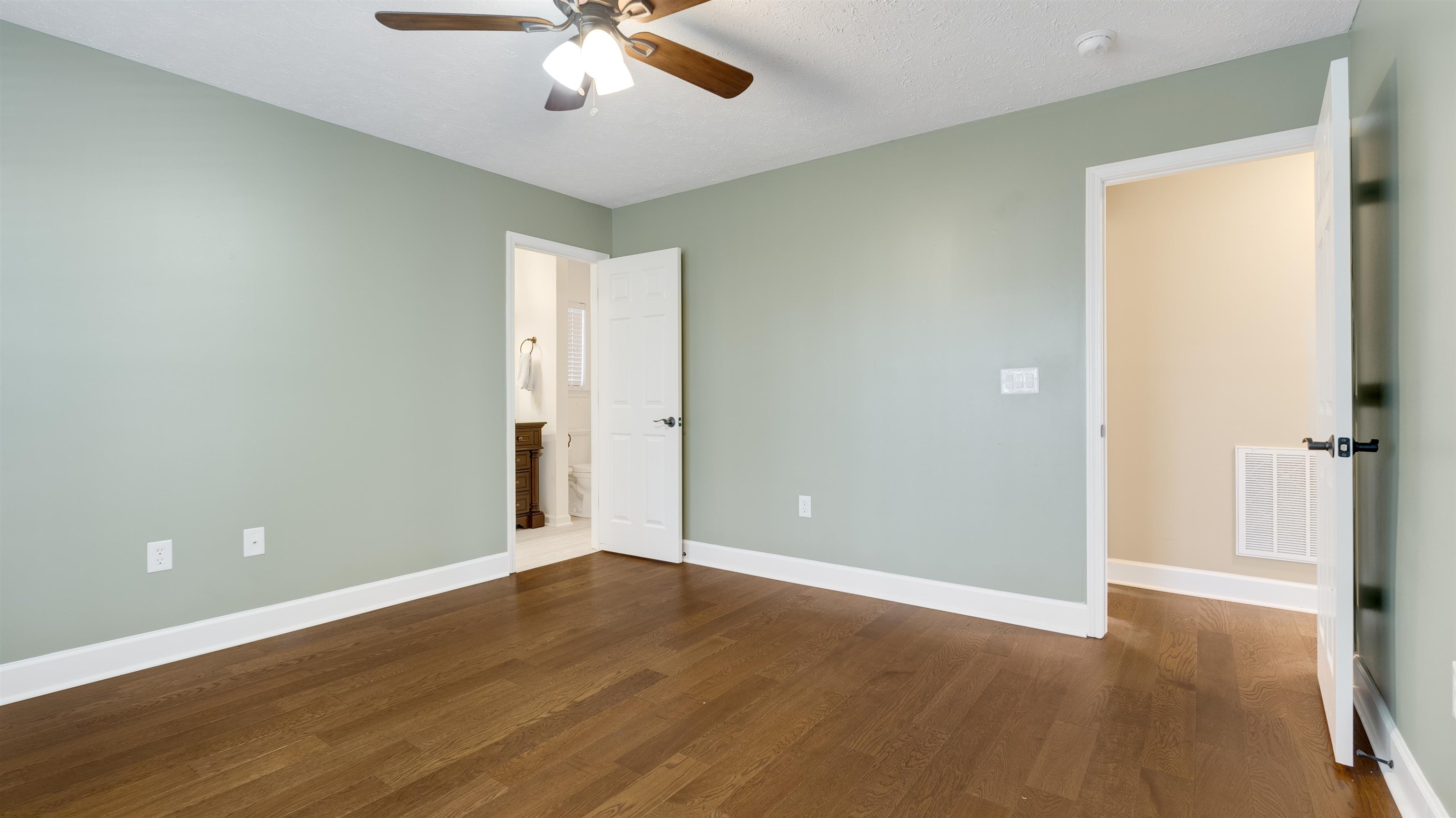 4533 Greenbriar Dr. Property Photo 16