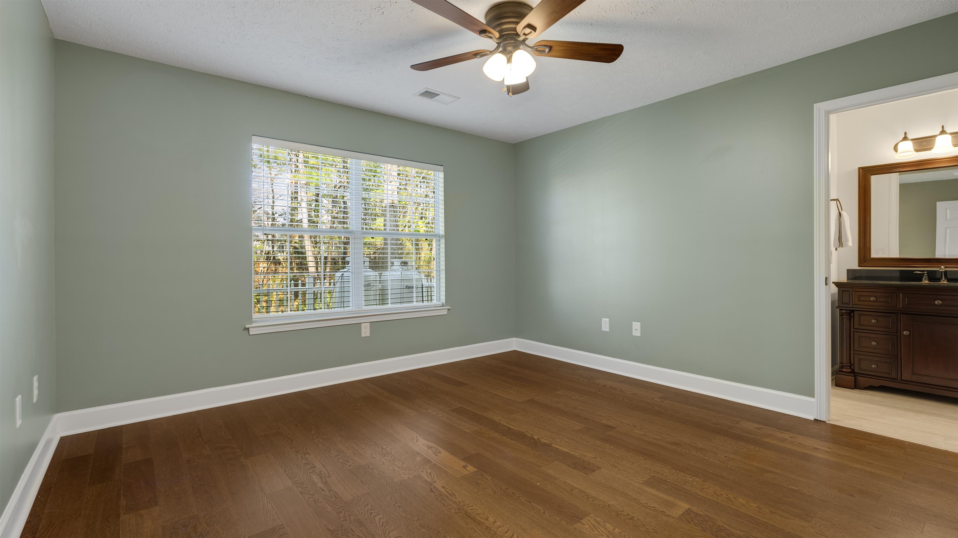 4533 Greenbriar Dr. Property Photo 17