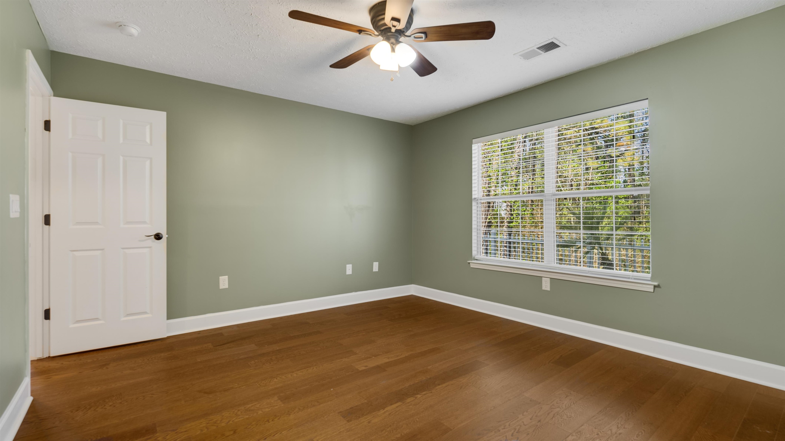4533 Greenbriar Dr. Property Photo 18
