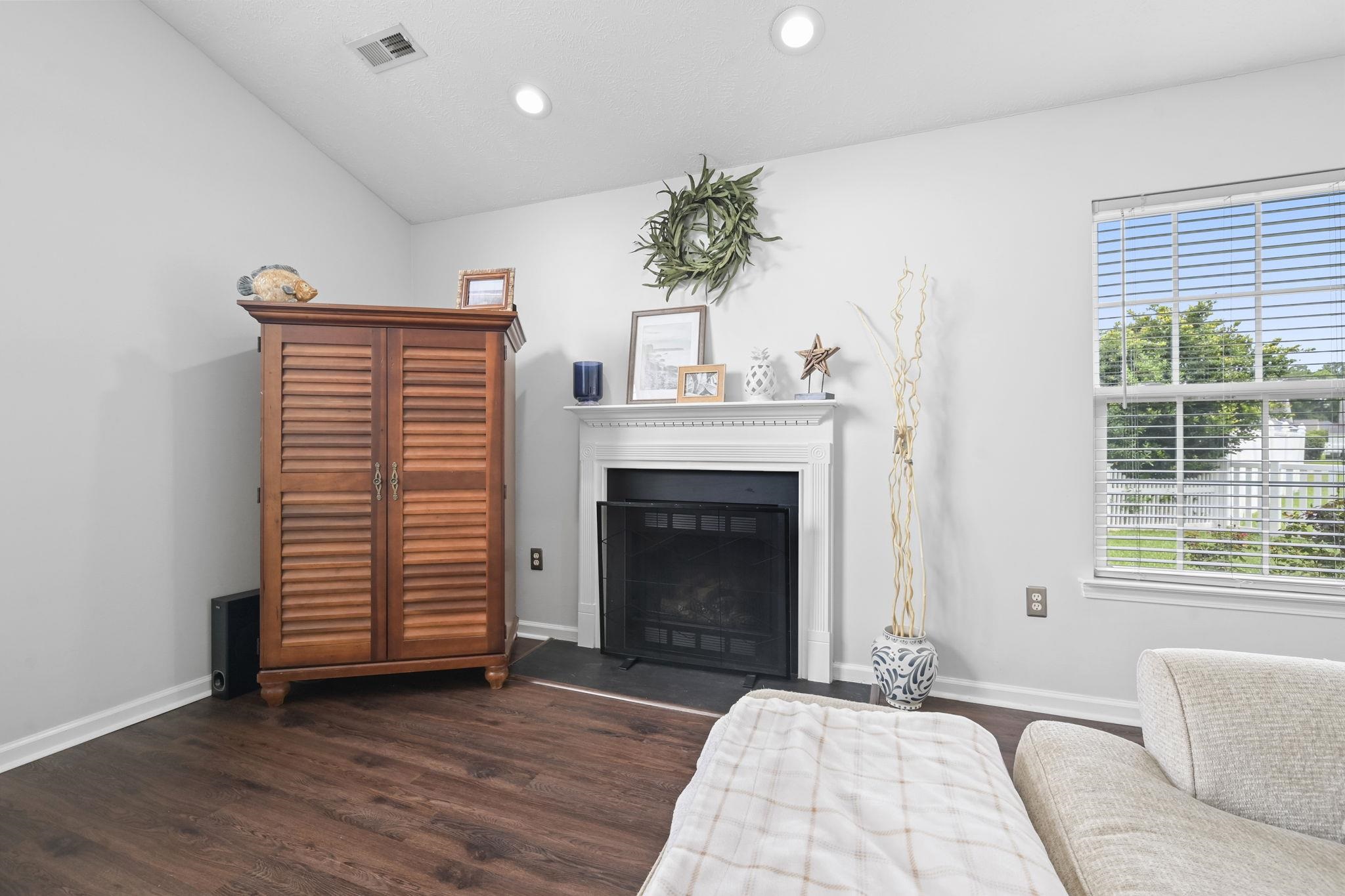 1505 Riley Ct. Property Photo 7
